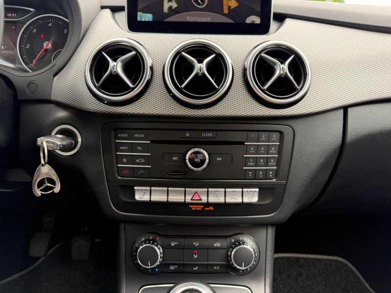 Mercedes-Benz B 180 d *EXCLUSIVE EDITON*LED SVJETLA*P.D.C*FULL, fotografija 17