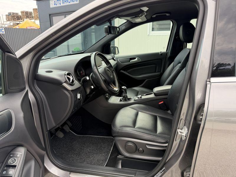 Mercedes-Benz B 180 d *EXCLUSIVE EDITON*LED SVJETLA*P.D.C*FULL, fotografija 8