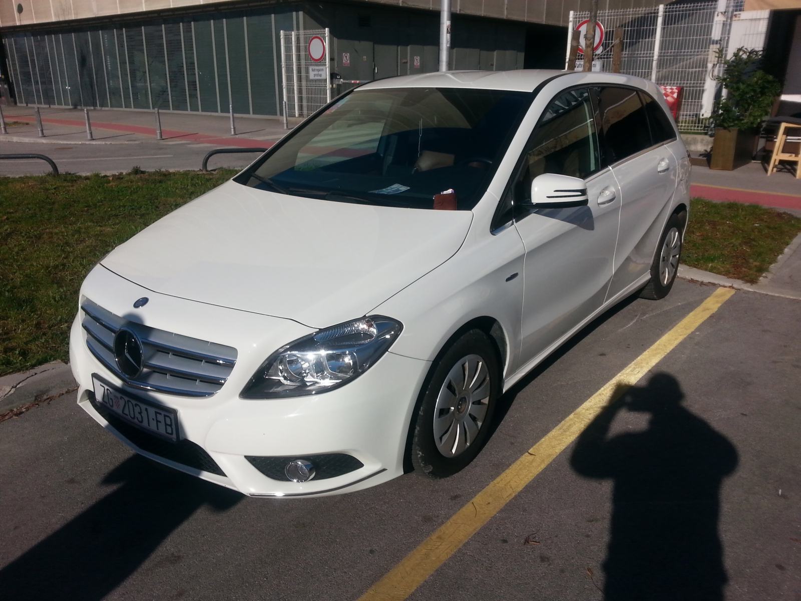 B-klasa 180 automatik-servisna,koža boje kave, fotografija 2