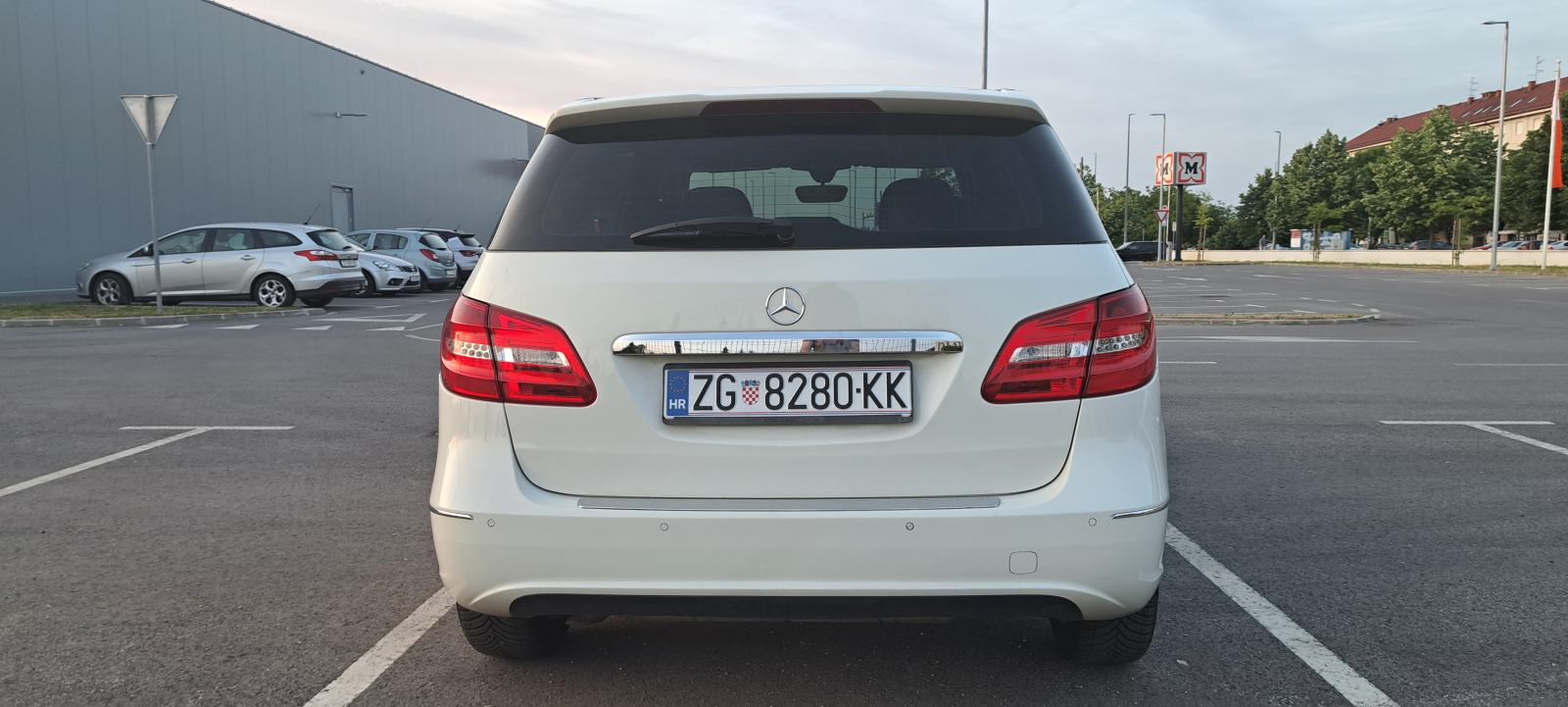 Mercedes-Benz B-klasa 180 CDI Automatik, Mercedes motor, Reg. 1 god, fotografija 8
