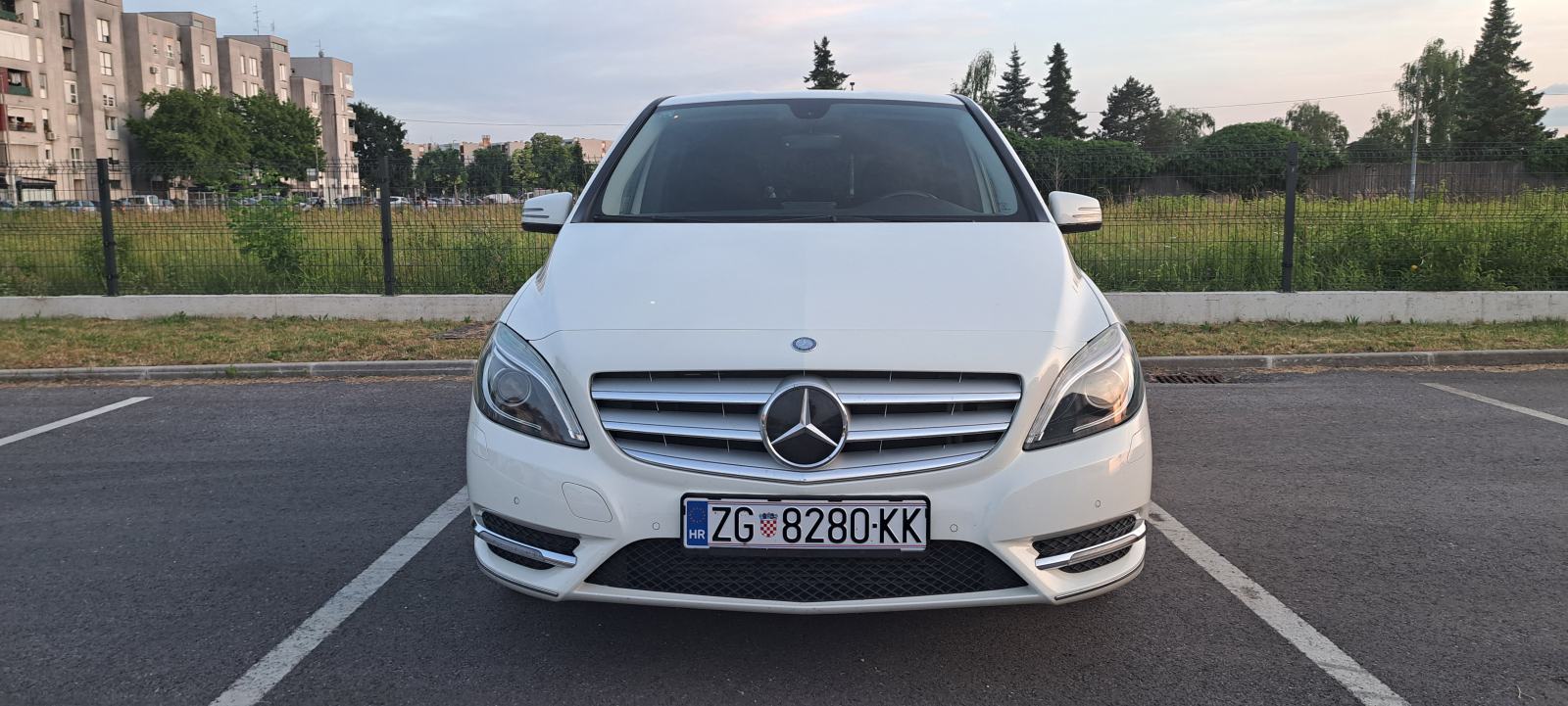 Mercedes-Benz B-klasa 180 CDI Automatik, Mercedes motor, Reg. 1 god, fotografija 4