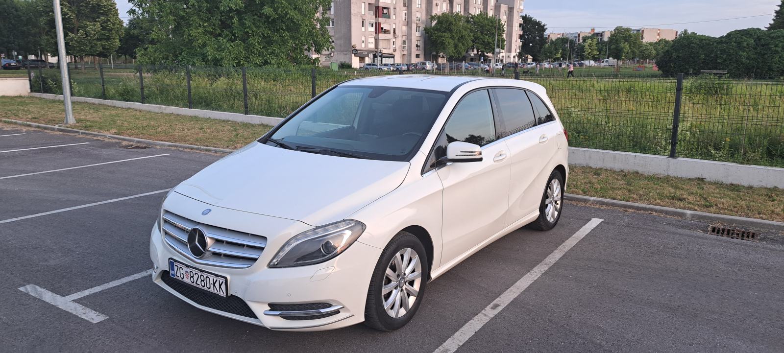 Mercedes-Benz B-klasa 180 CDI Automatik, Mercedes motor, Reg. 1 god, fotografija 3
