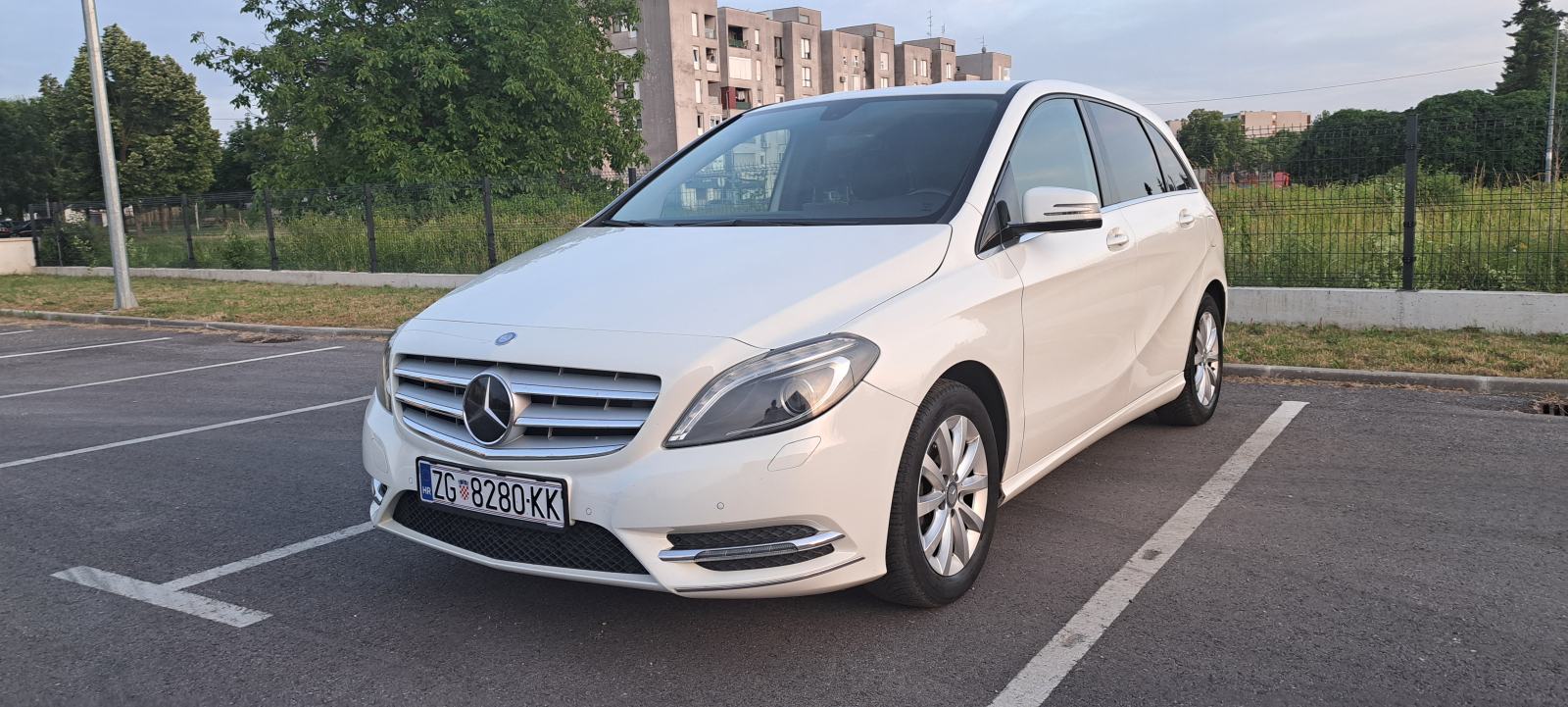 Mercedes-Benz B-klasa 180 CDI Automatik, Mercedes motor, Reg. 1 god, fotografija 2