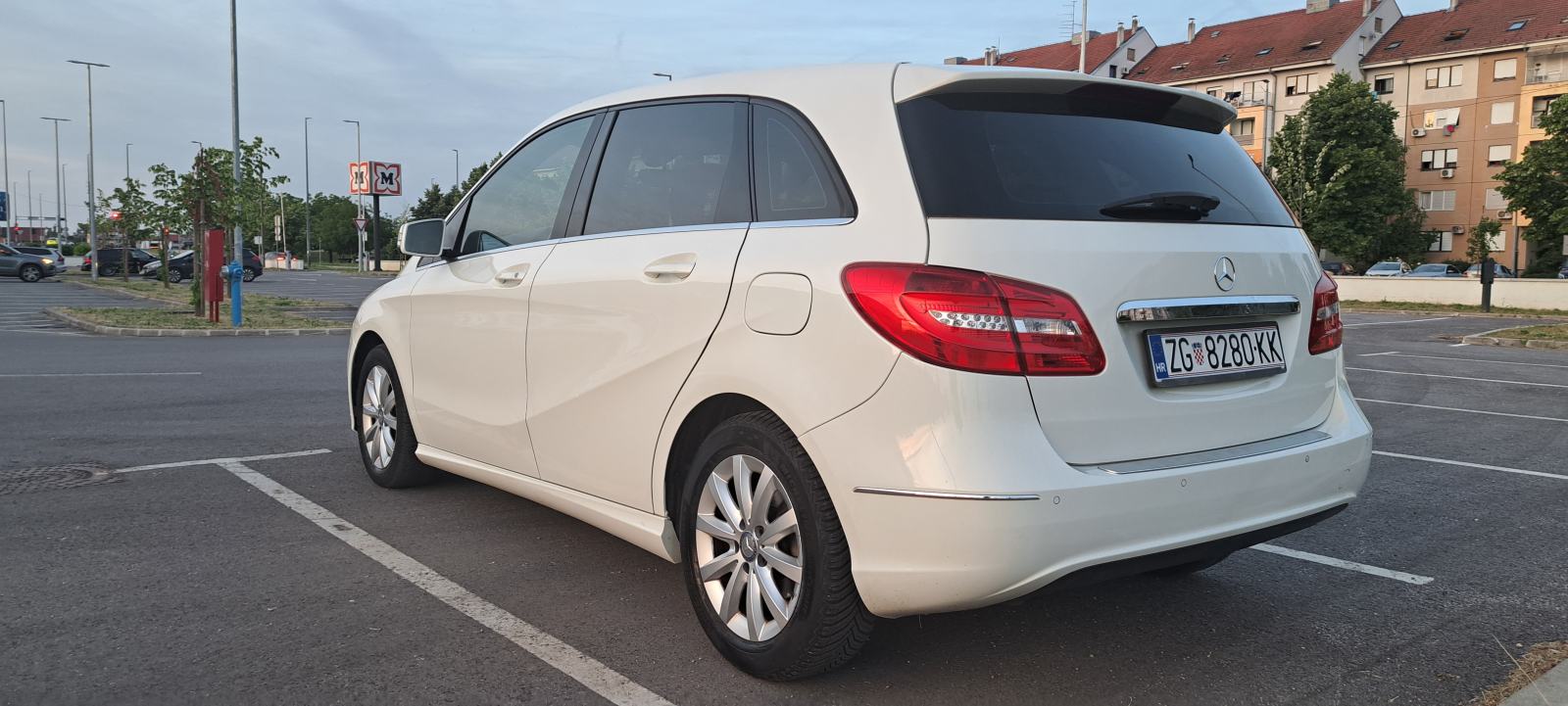 Mercedes-Benz B-klasa 180 CDI Automatik, Mercedes motor, Reg. 1 god, fotografija 9