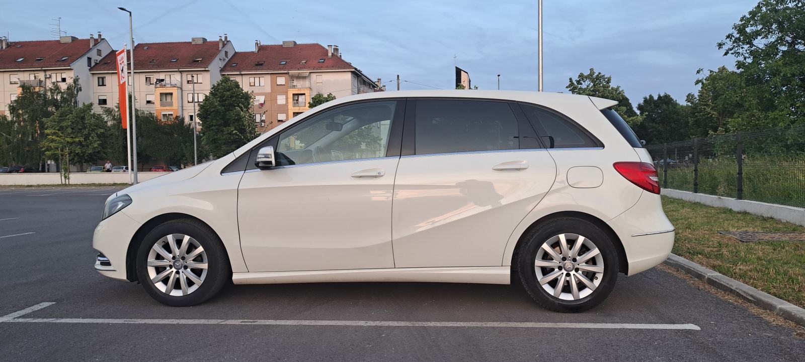 Mercedes-Benz B-klasa 180 CDI Automatik, Mercedes motor, Reg. 1 god, fotografija 10