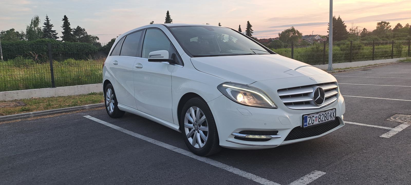 Mercedes-Benz B-klasa 180 CDI Automatik, Mercedes motor, Reg. 1 god, fotografija 11