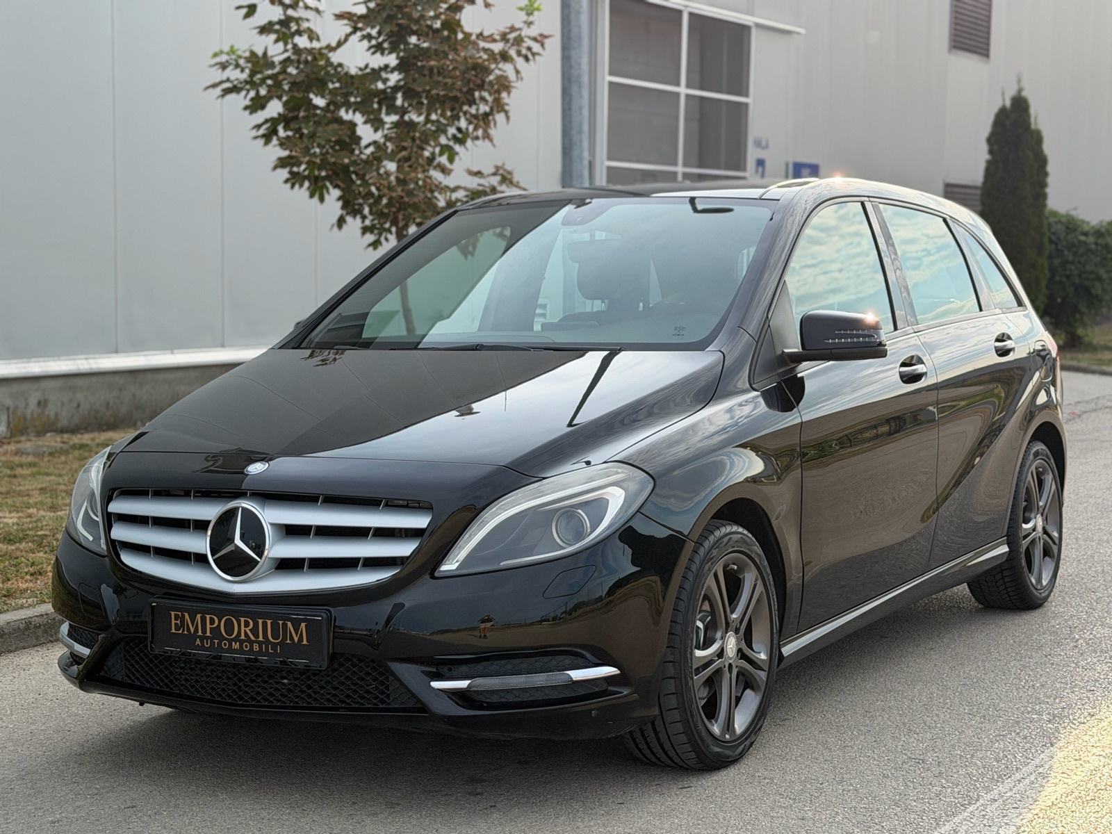 Mercedes-Benz B-klasa 180 CDI automatik panorama, pogled izvana - slika 1