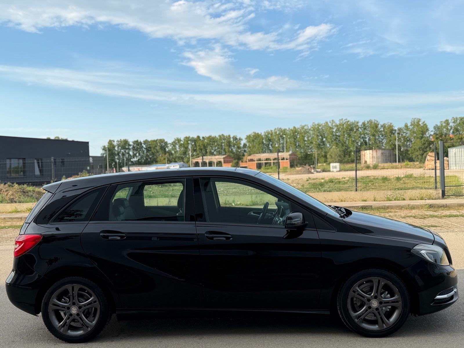 Mercedes-Benz B-klasa 180 CDI automatik panorama, pogled izvana - slika 4