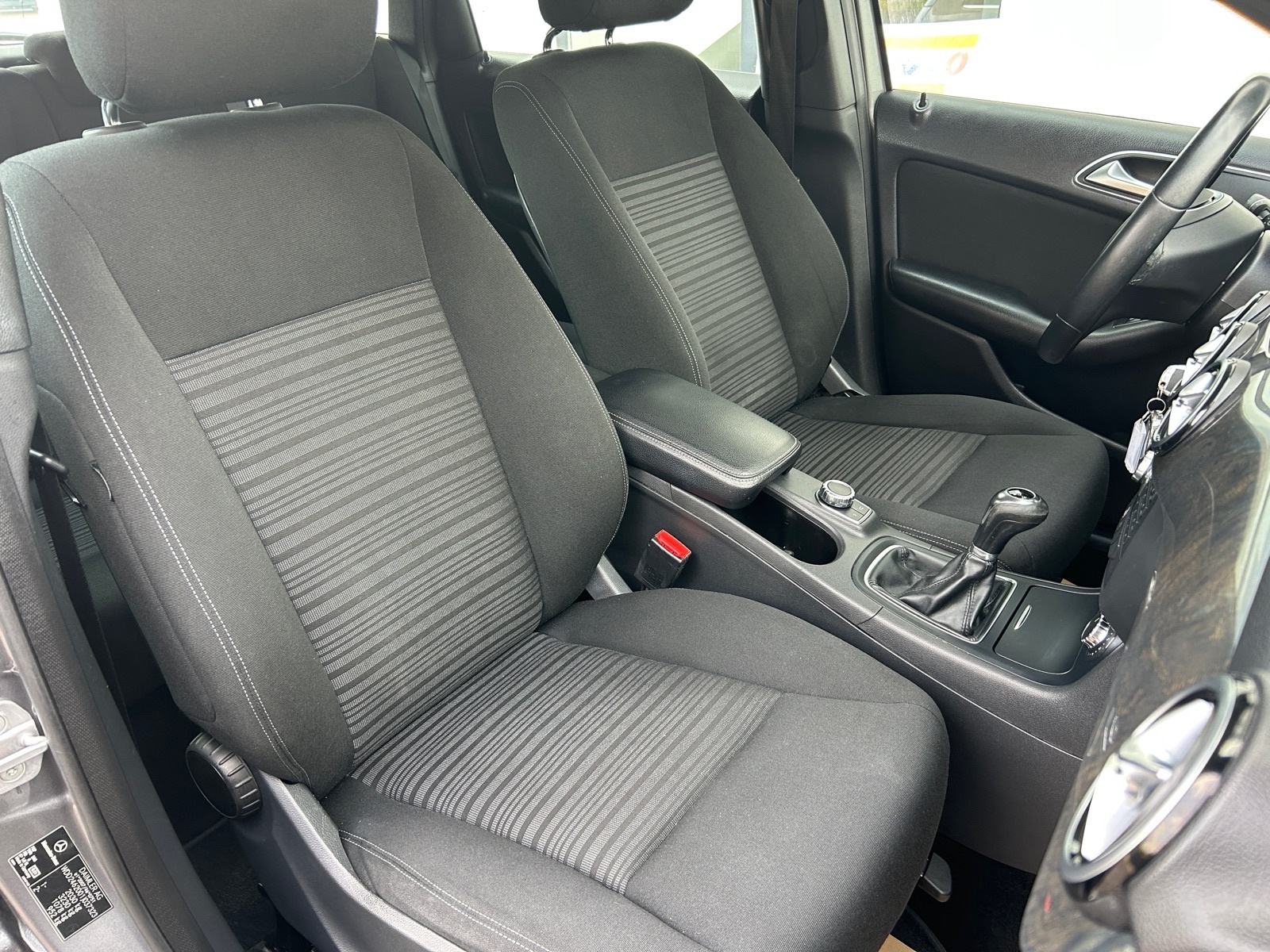 Mercedes-Benz B-klasa 180 CDI *NAVI - KLIMA - ALU18'' - AUTOKREDIT*, fotografija 18