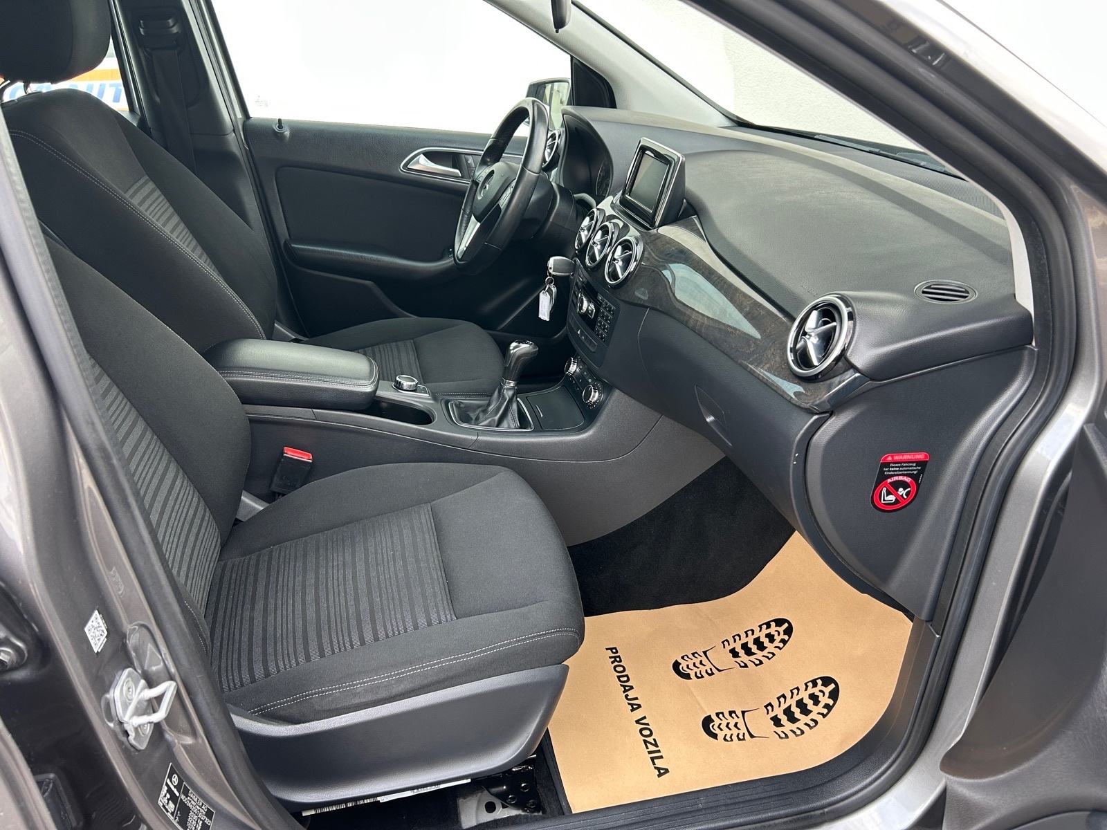 Mercedes-Benz B-klasa 180 CDI *NAVI - KLIMA - ALU18'' - AUTOKREDIT*, fotografija 17