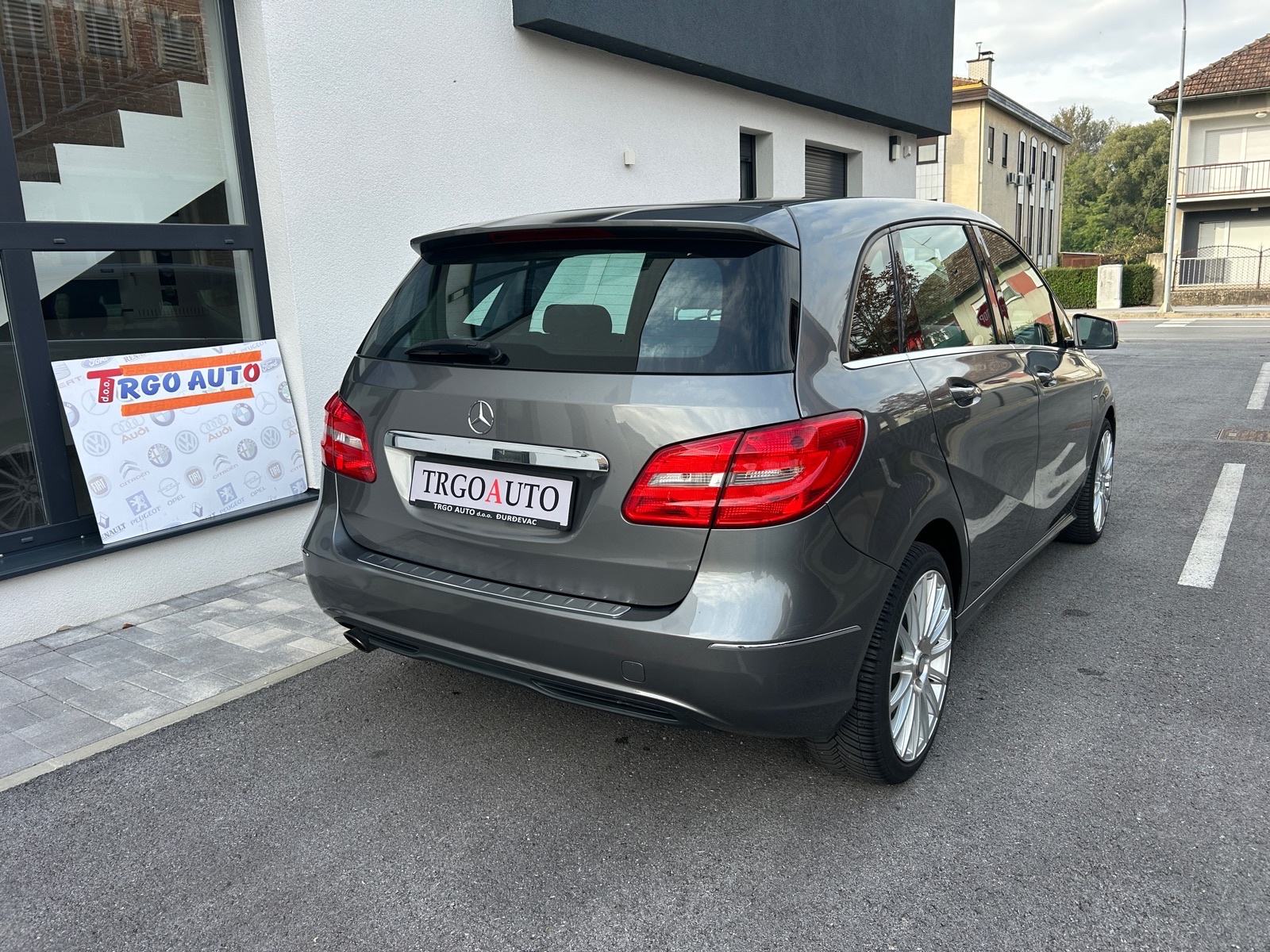 Mercedes-Benz B-klasa 180 CDI *NAVI - KLIMA - ALU18'' - AUTOKREDIT*, fotografija 5
