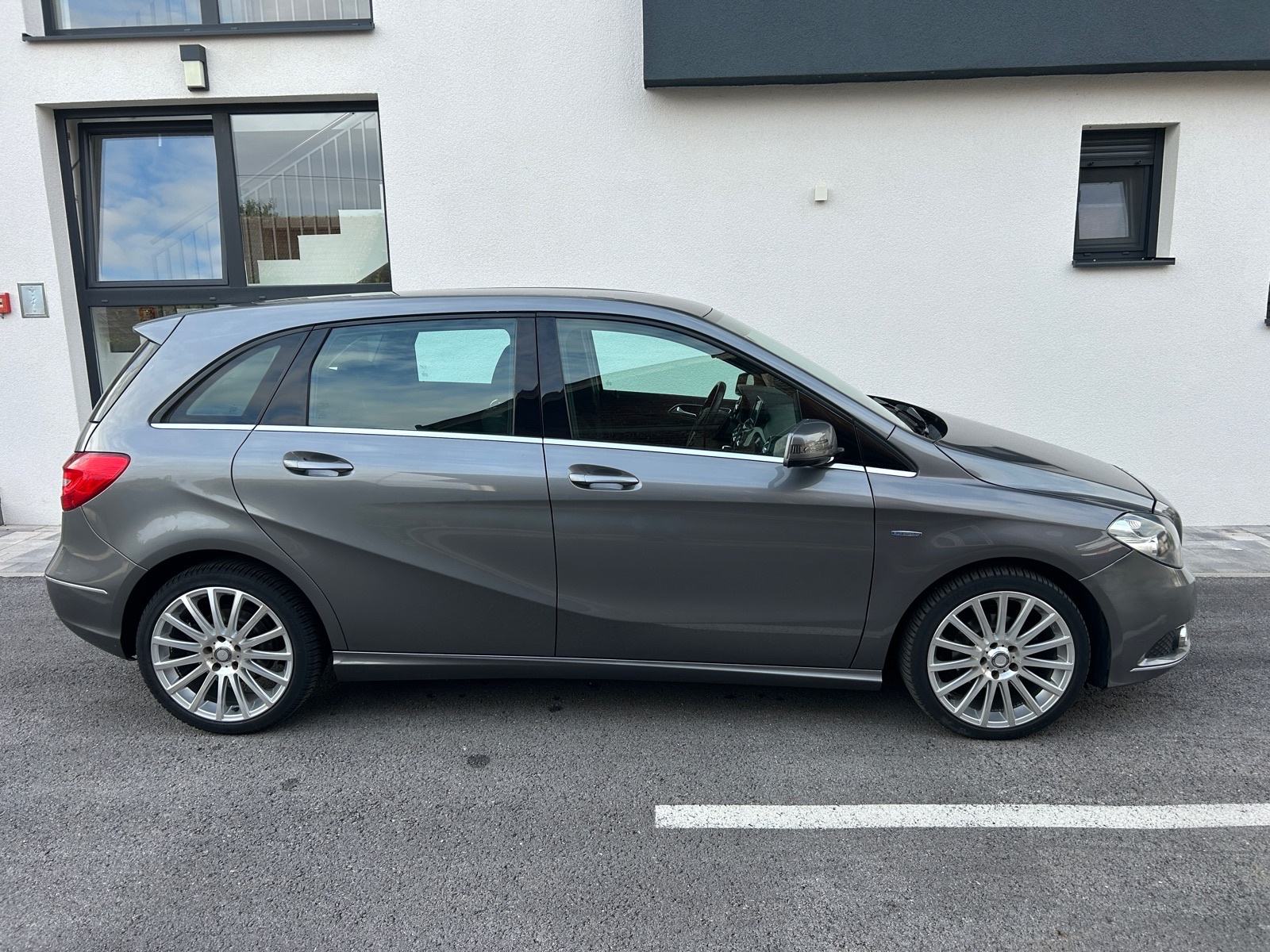 Mercedes-Benz B-klasa 180 CDI *NAVI - KLIMA - ALU18'' - AUTOKREDIT*, fotografija 4