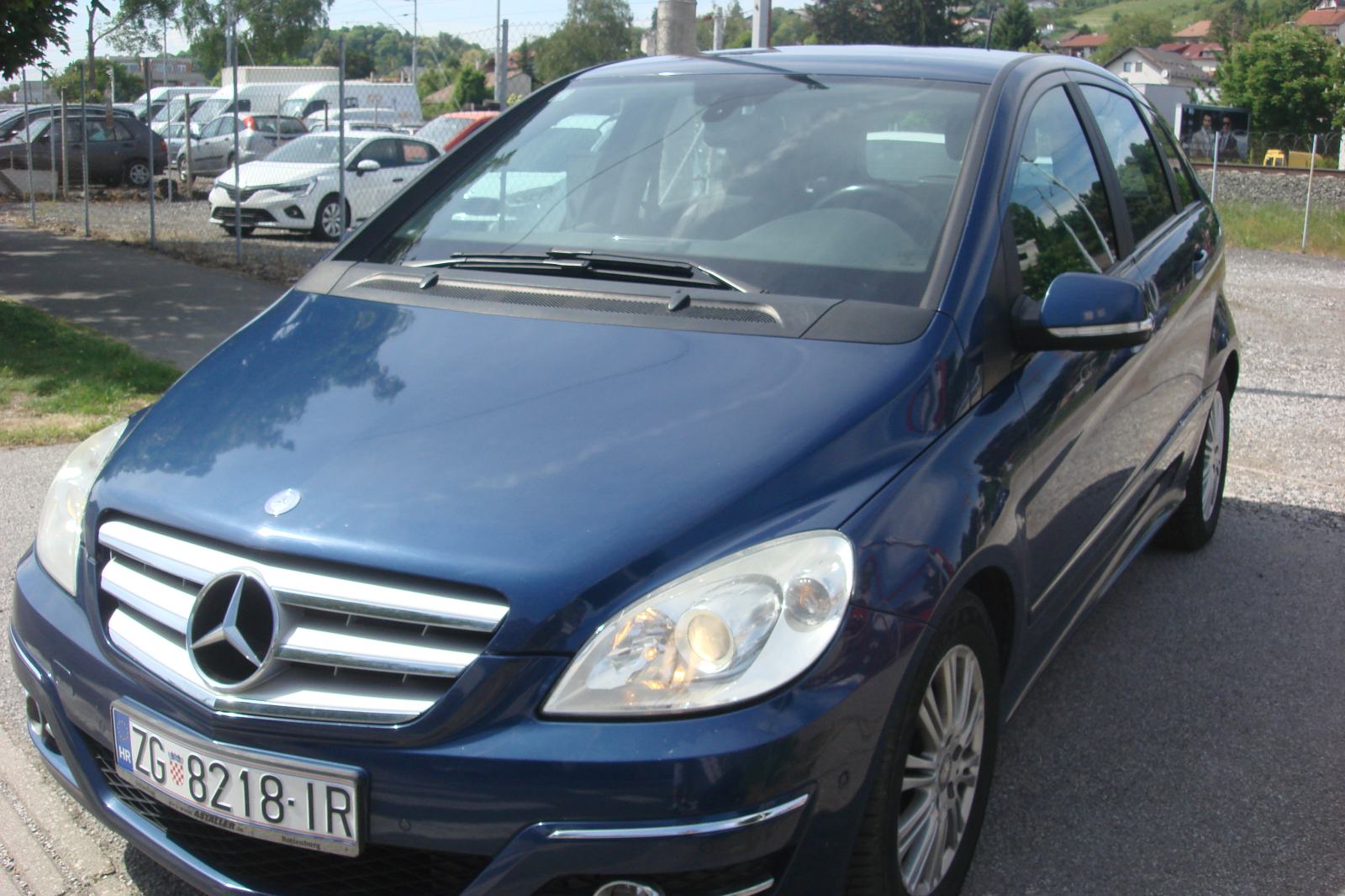 MERCEDES-BENZ B-KLASA 180 CDI****REGISTRIRANA 1.GOD****FULL OPREMA****, fotografija 3