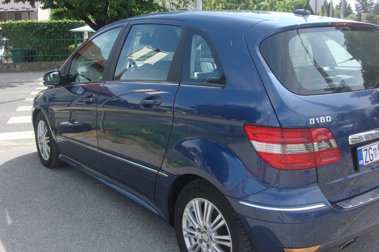 MERCEDES-BENZ B-KLASA 180 CDI****REGISTRIRANA 1.GOD****FULL OPREMA****, fotografija 2