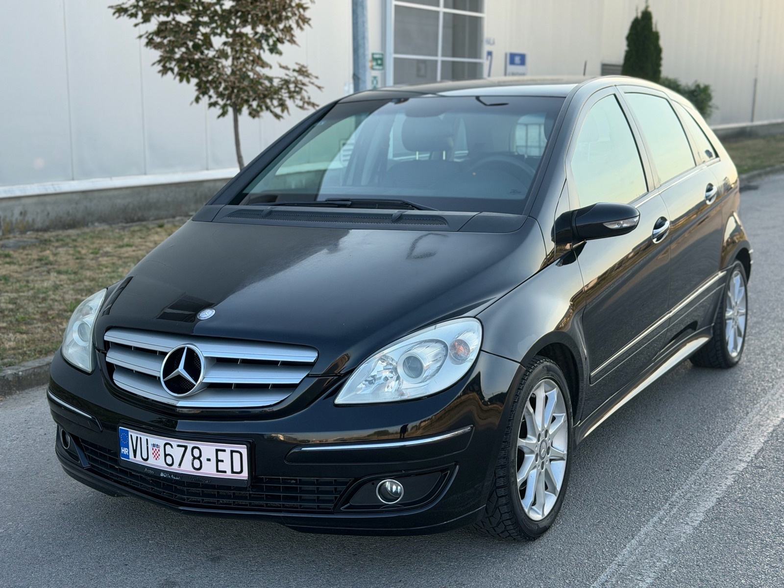 Mercedes-Benz B-klasa 180 CDI, pogled izvana - slika 1