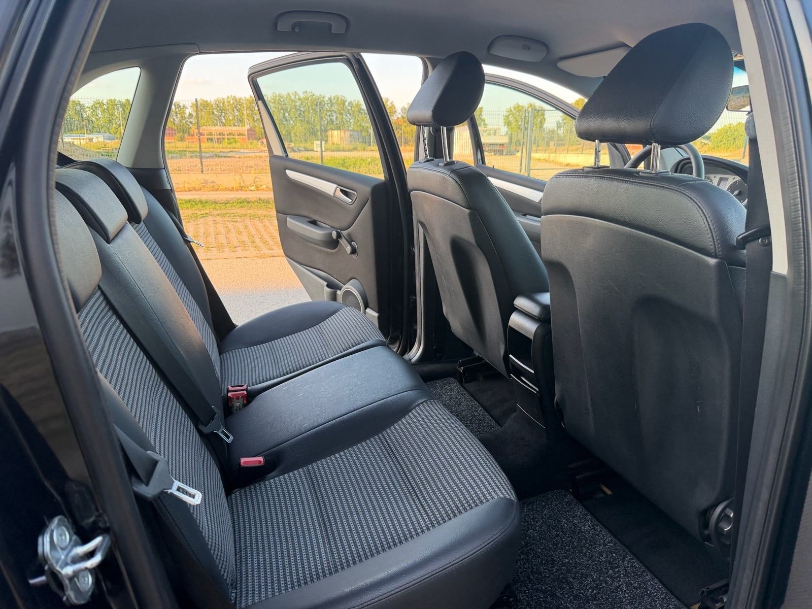 Mercedes-Benz B-klasa 180 CDI, fotografija 12