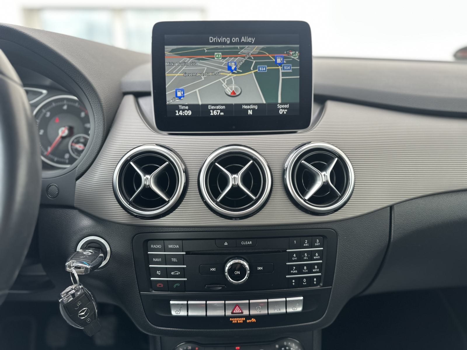 Mercedes-Benz B-klasa 180 D/LED/NAVI/SENZORI/88.630 km, fotografija 18