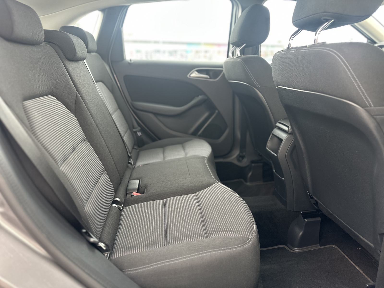 Mercedes-Benz B-klasa 180 D/LED/NAVI/SENZORI/88.630 km, fotografija 12