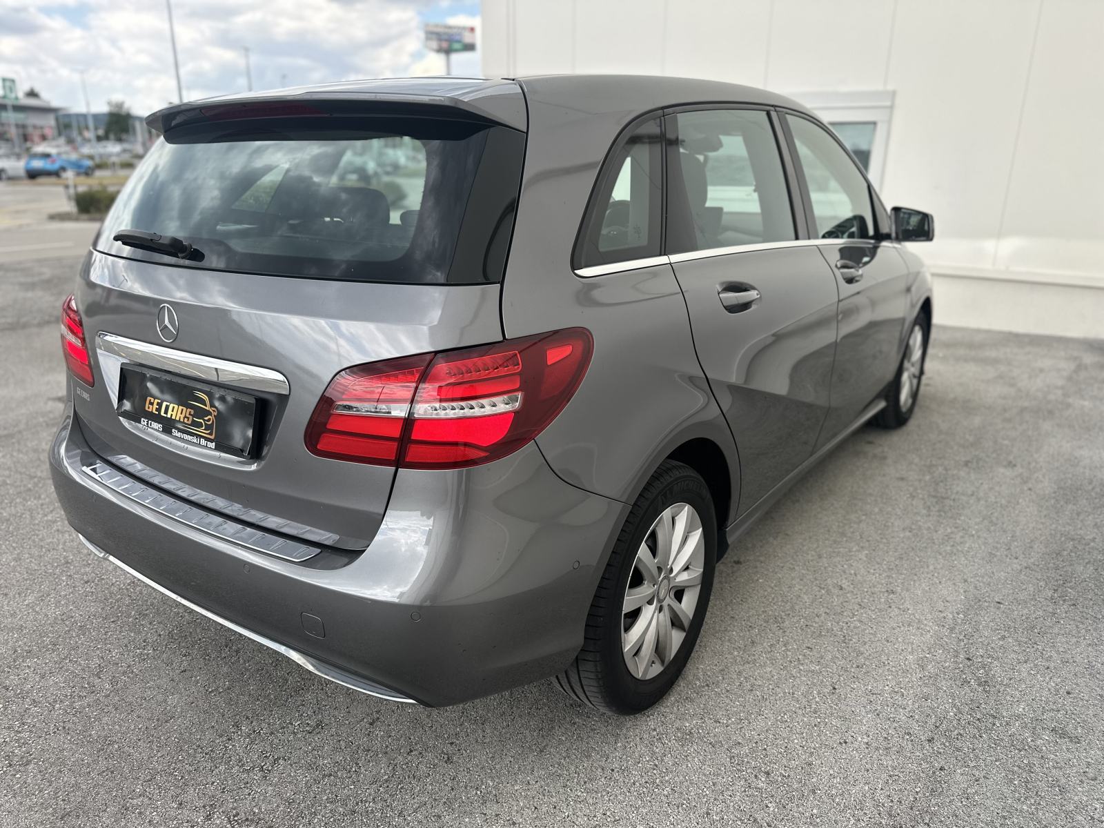 Mercedes-Benz B-klasa 180 D/LED/NAVI/SENZORI/88.630 km, pogled izvana - slika 5