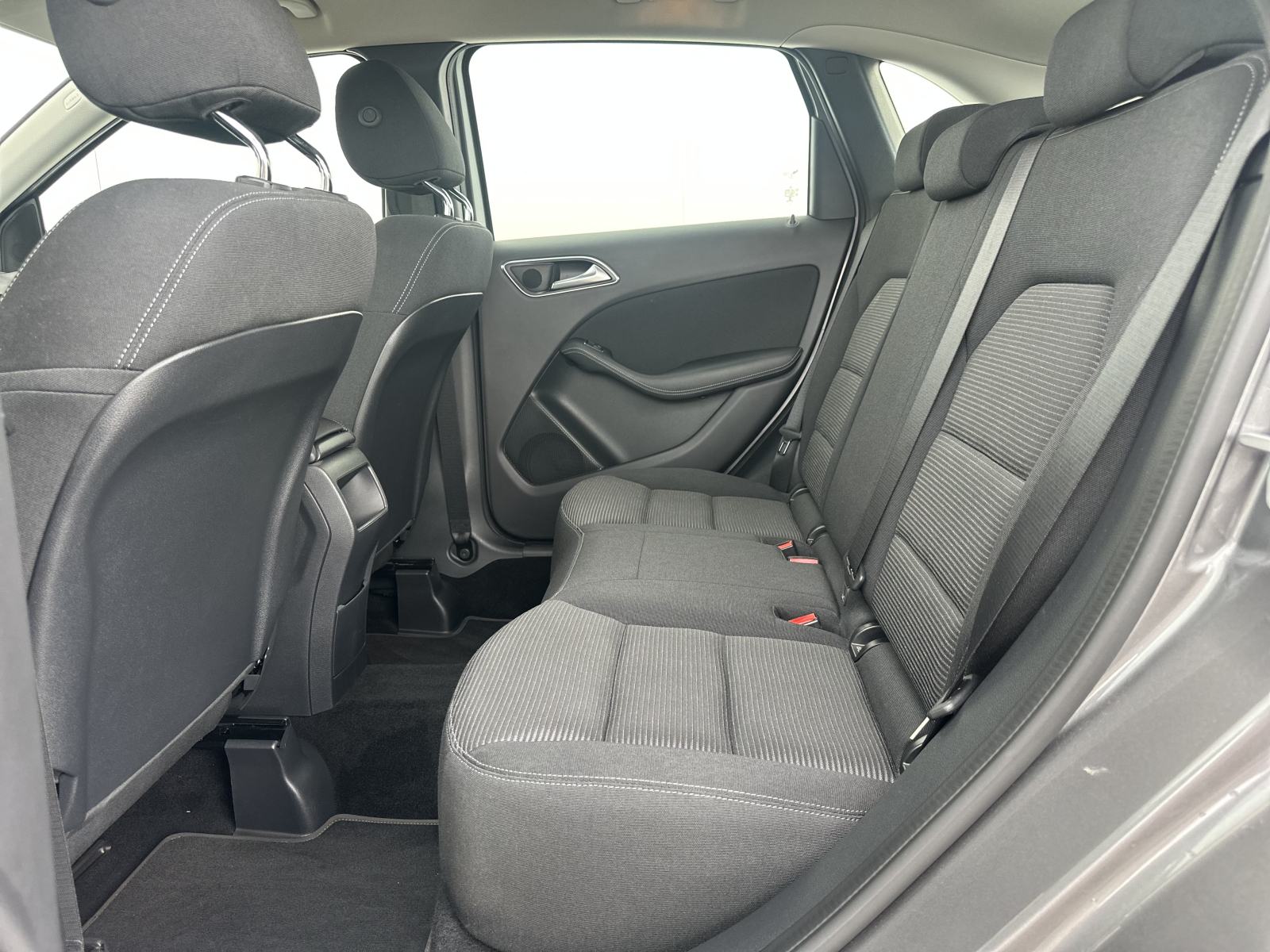 Mercedes-Benz B-klasa 180 D/LED/NAVI/SENZORI/88.630 km, fotografija 9
