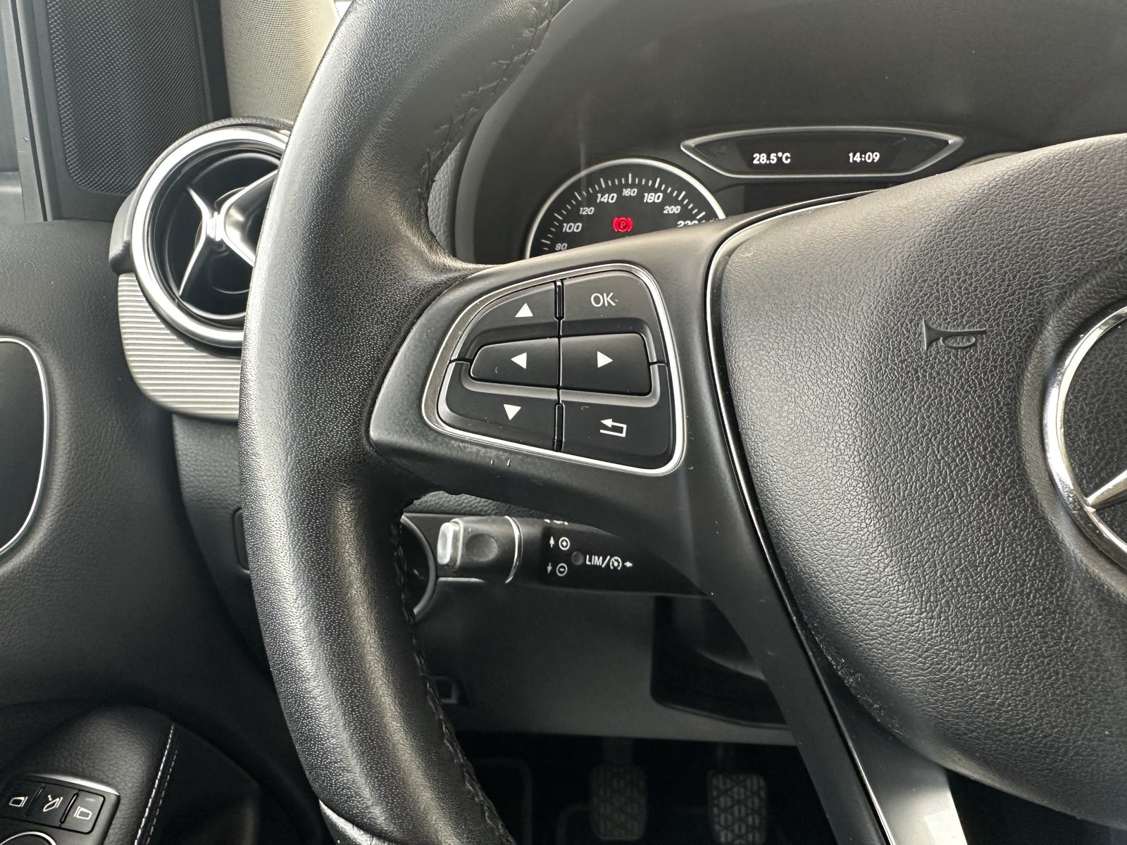 Mercedes-Benz B-klasa 180 D/LED/NAVI/SENZORI/88.630 km, fotografija 15