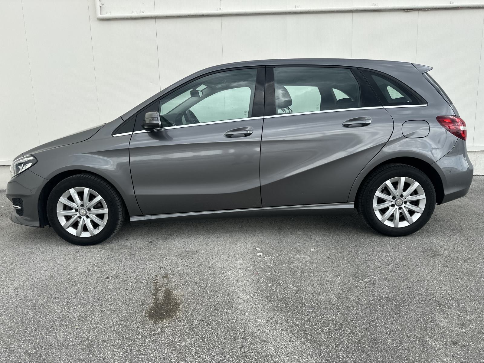 Mercedes-Benz B-klasa 180 D/LED/NAVI/SENZORI/88.630 km, pogled izvana - slika 2