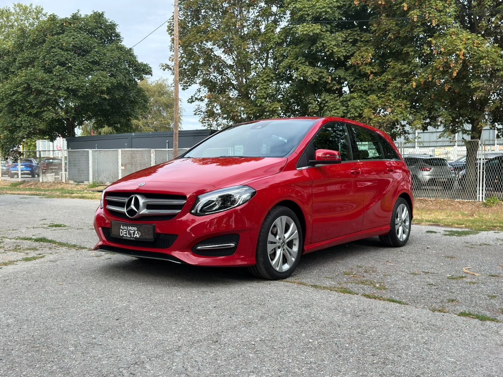 Mercedes-Benz B-klasa 180 d-LED-NAVIGACIJA-TEMPOMAT-GR.SJEDALA, fotografija 1