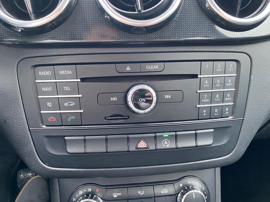 Mercedes-Benz B-klasa 180 d, NAVIGACIJA, KAMERA, 4X GARANCIJA!, fotografija 14