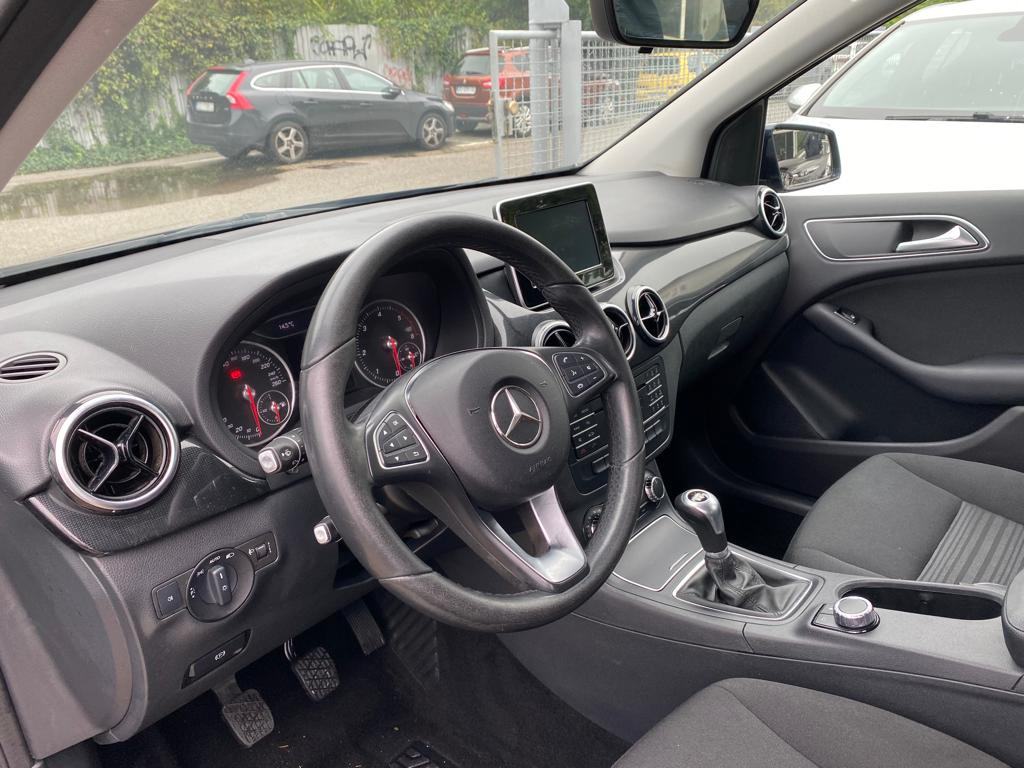 Mercedes-Benz B-klasa 180 d, NAVIGACIJA, KAMERA, 4X GARANCIJA!, fotografija 11