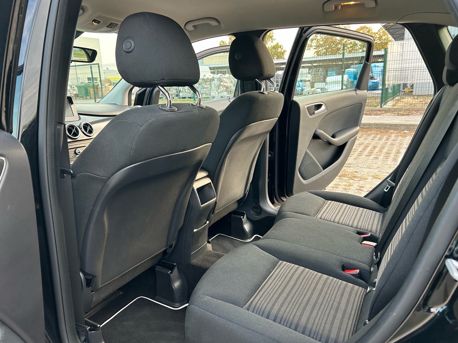 Mercedes-Benz B-klasa 180 d, fotografija 11