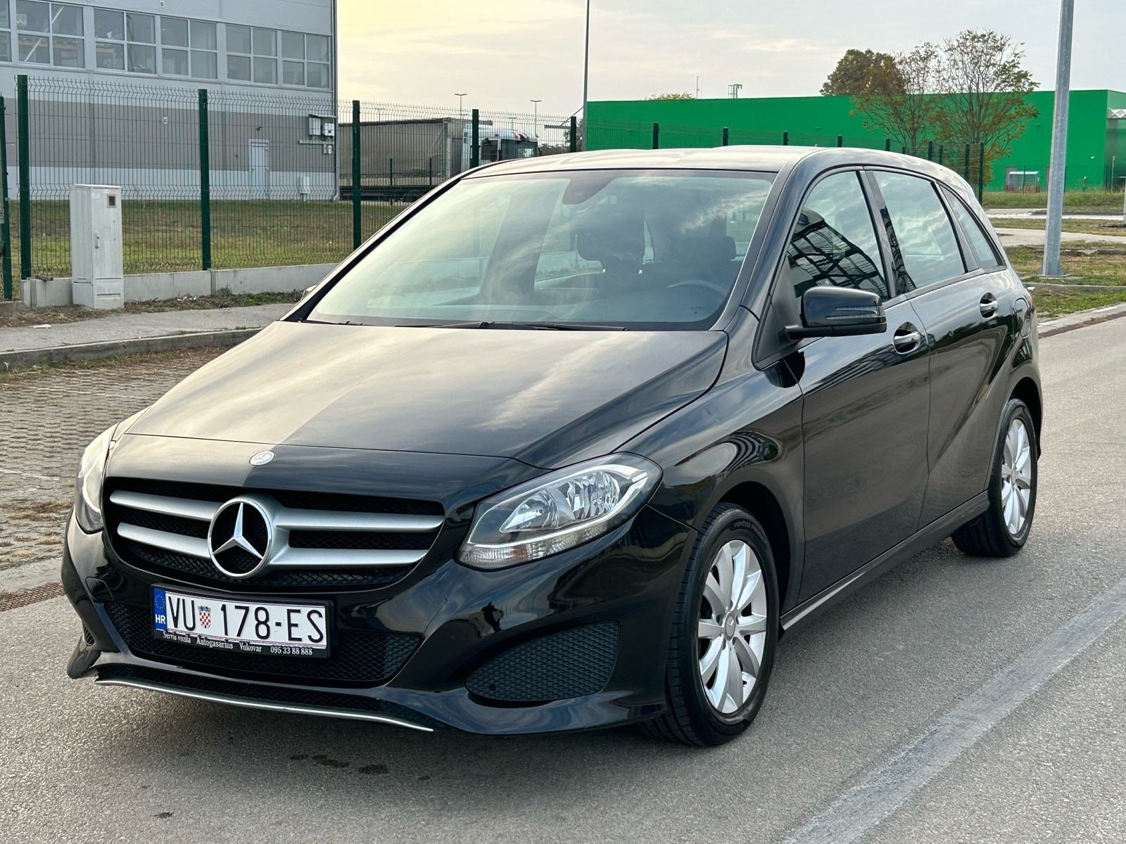 Mercedes-Benz B-klasa 180 d, pogled izvana - slika 2