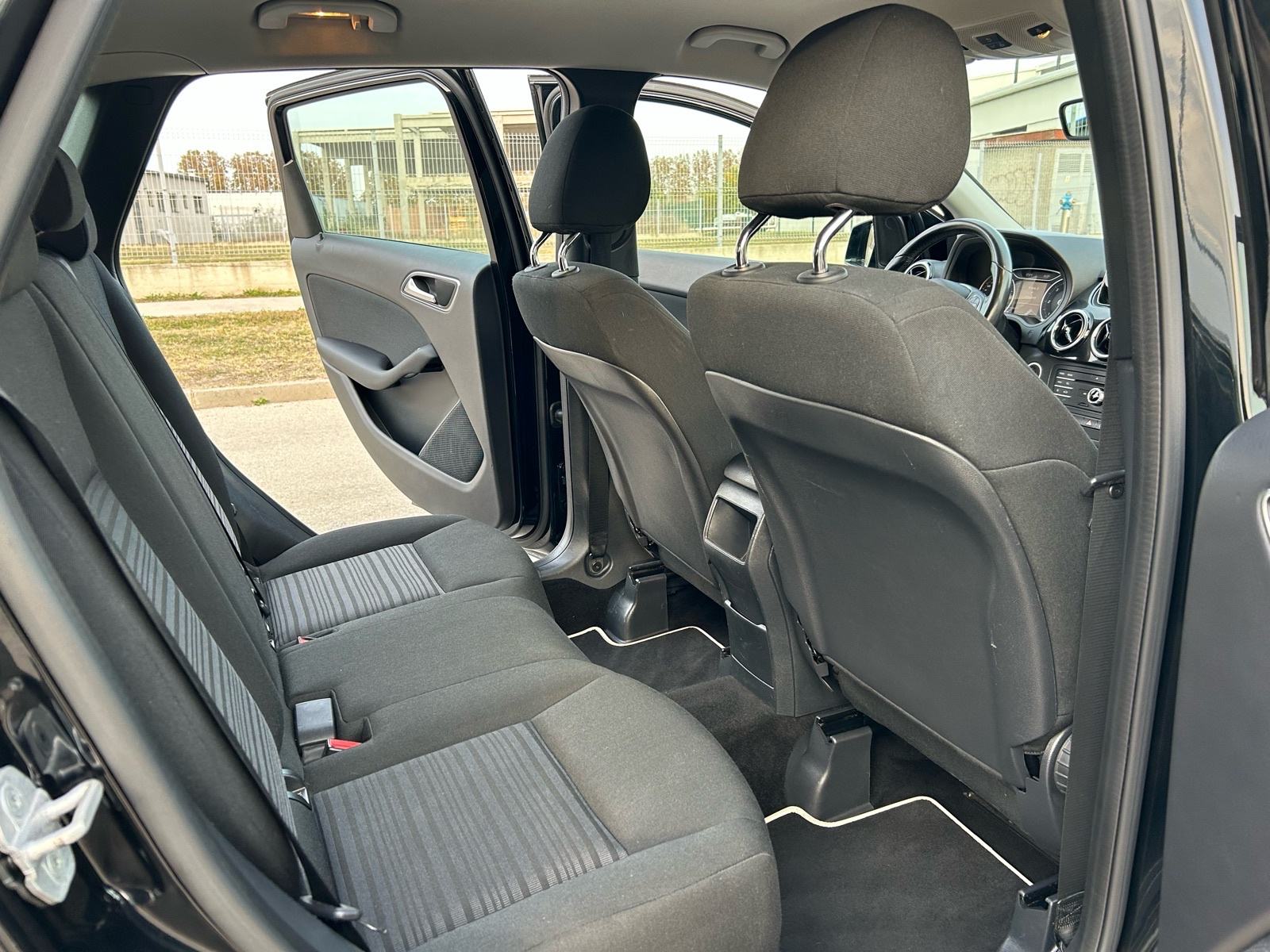 Mercedes-Benz B-klasa 180 d, fotografija 12
