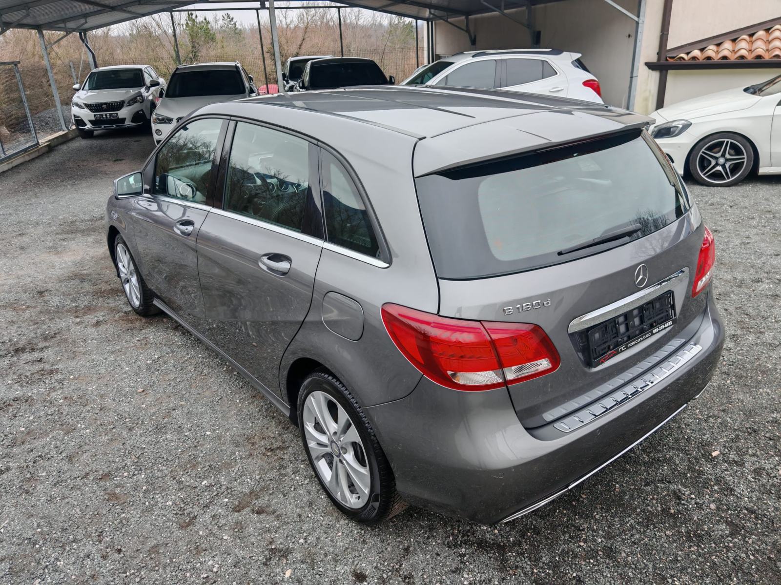 Mercedes-Benz B-klasa 180 d SPORT ** crno nebo, alu 17 ** TOP STANJE ❗, fotografija 6