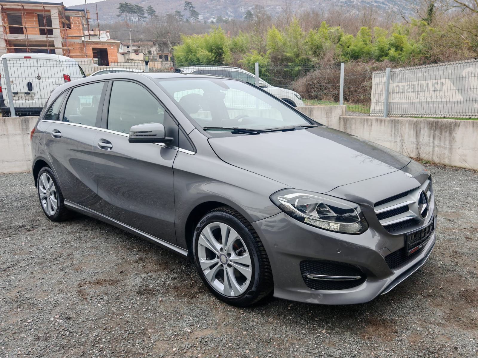 Mercedes-Benz B-klasa 180 d SPORT ** crno nebo, alu 17 ** TOP STANJE ❗, fotografija 3