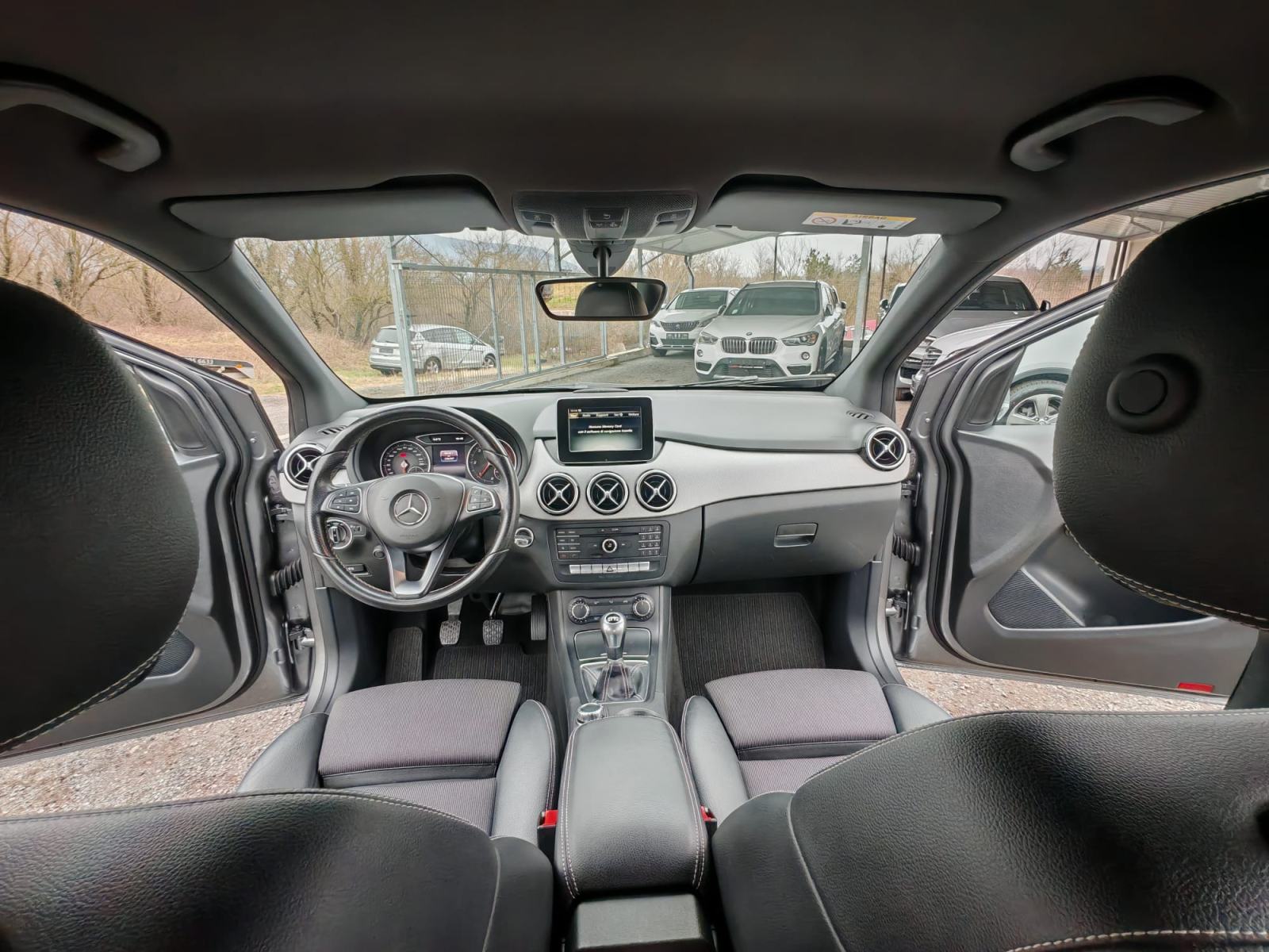 Mercedes-Benz B-klasa 180 d SPORT ** crno nebo, alu 17 ** TOP STANJE ❗, fotografija 13