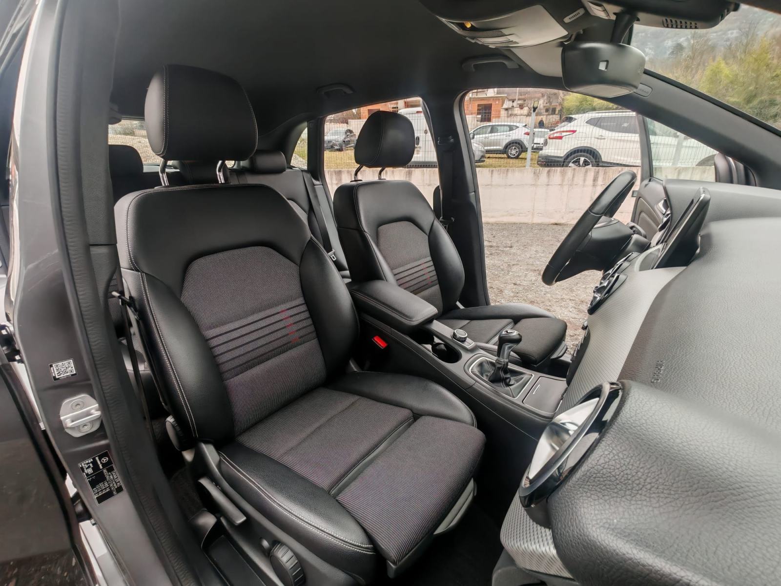 Mercedes-Benz B-klasa 180 d SPORT ** crno nebo, alu 17 ** TOP STANJE ❗, fotografija 15