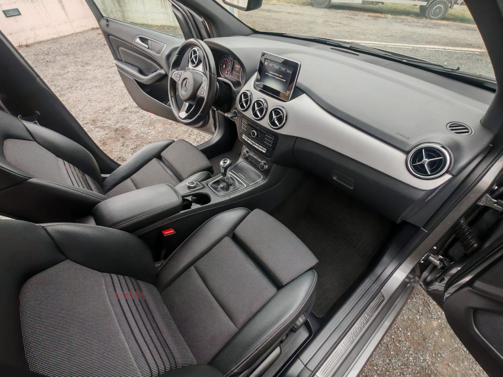 Mercedes-Benz B-klasa 180 d SPORT ** crno nebo, alu 17 ** TOP STANJE ❗, fotografija 16