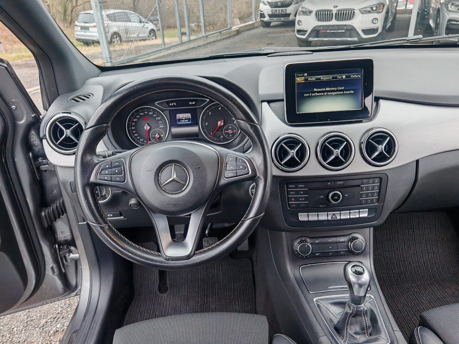 Mercedes-Benz B-klasa 180 d SPORT ** crno nebo, alu 17 ** TOP STANJE ❗, fotografija 20
