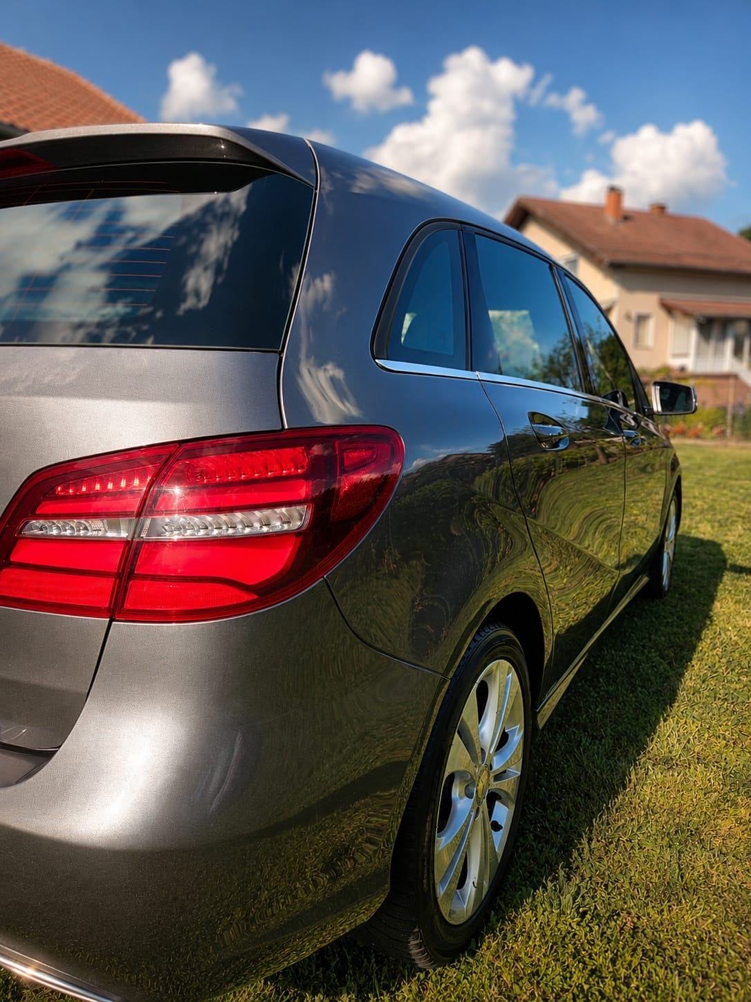 Mercedes-Benz B-klasa 180d, fotografija 6