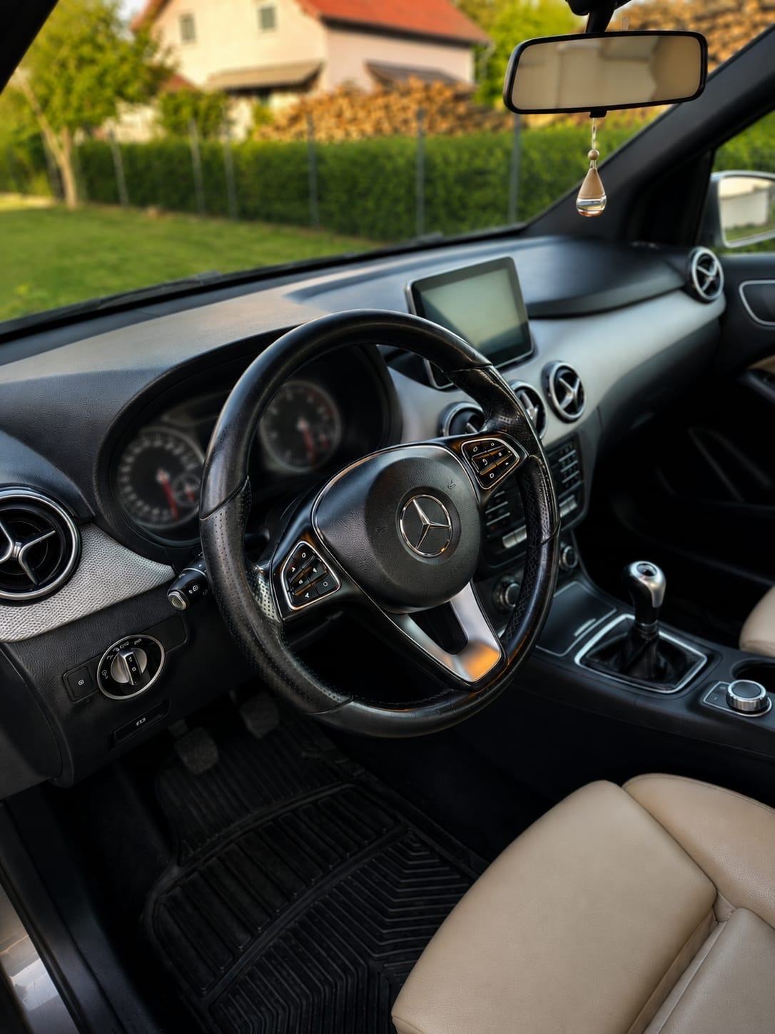 Mercedes-Benz B-klasa 180d, fotografija 8
