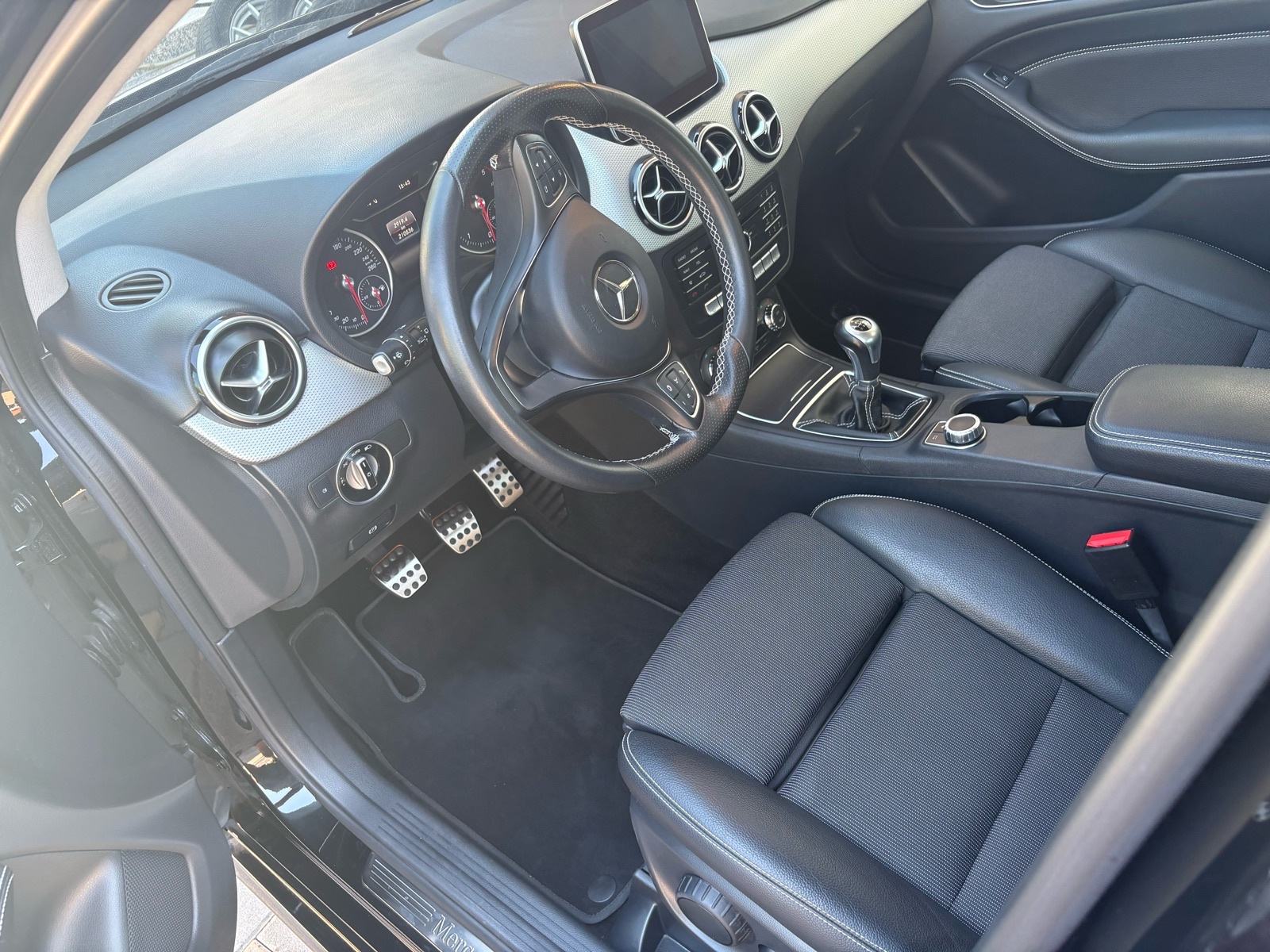 Mercedes-Benz B-klasa 180 d, fotografija 3