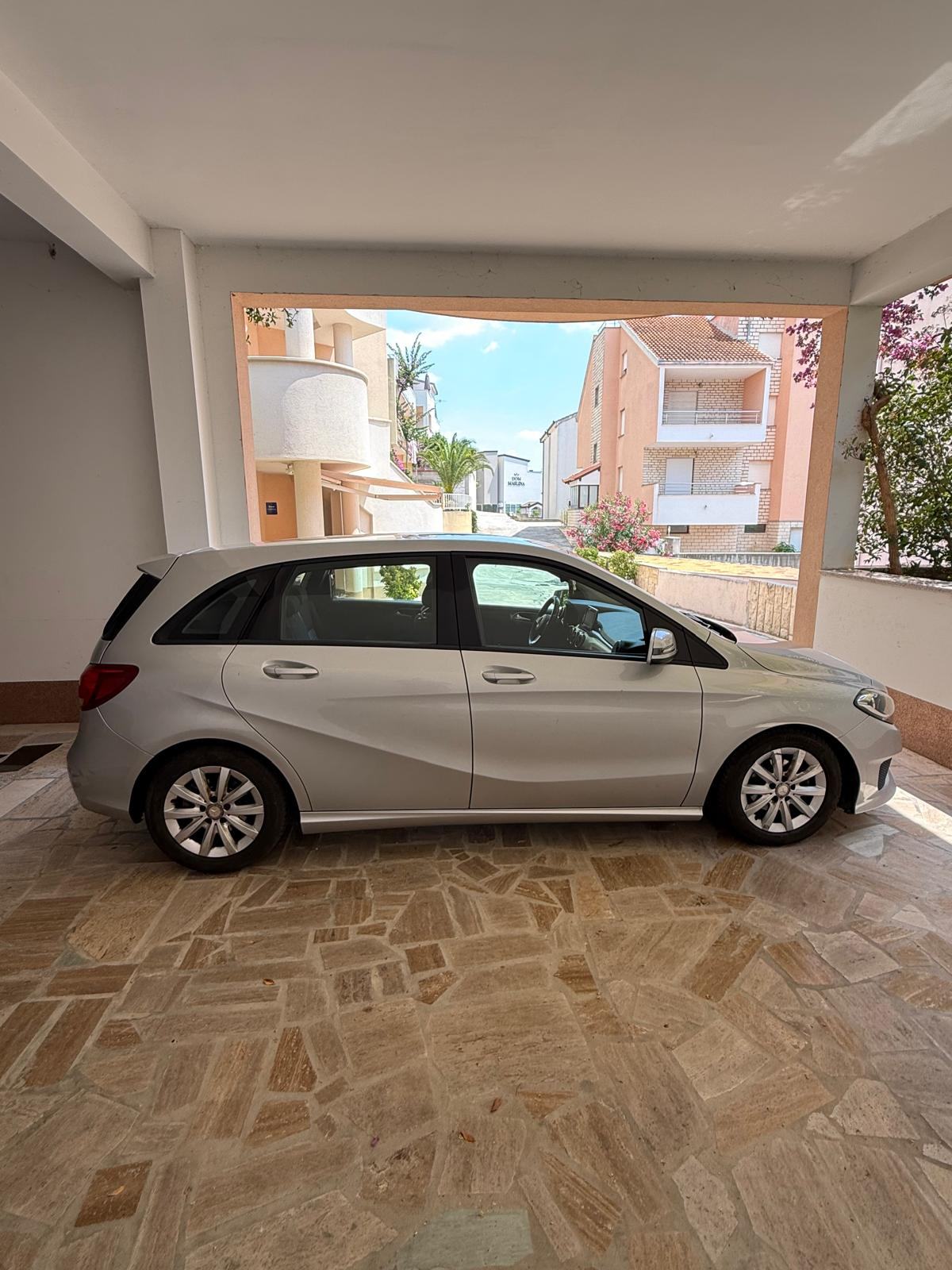Mercedes-Benz B-klasa 180 d, fotografija 5