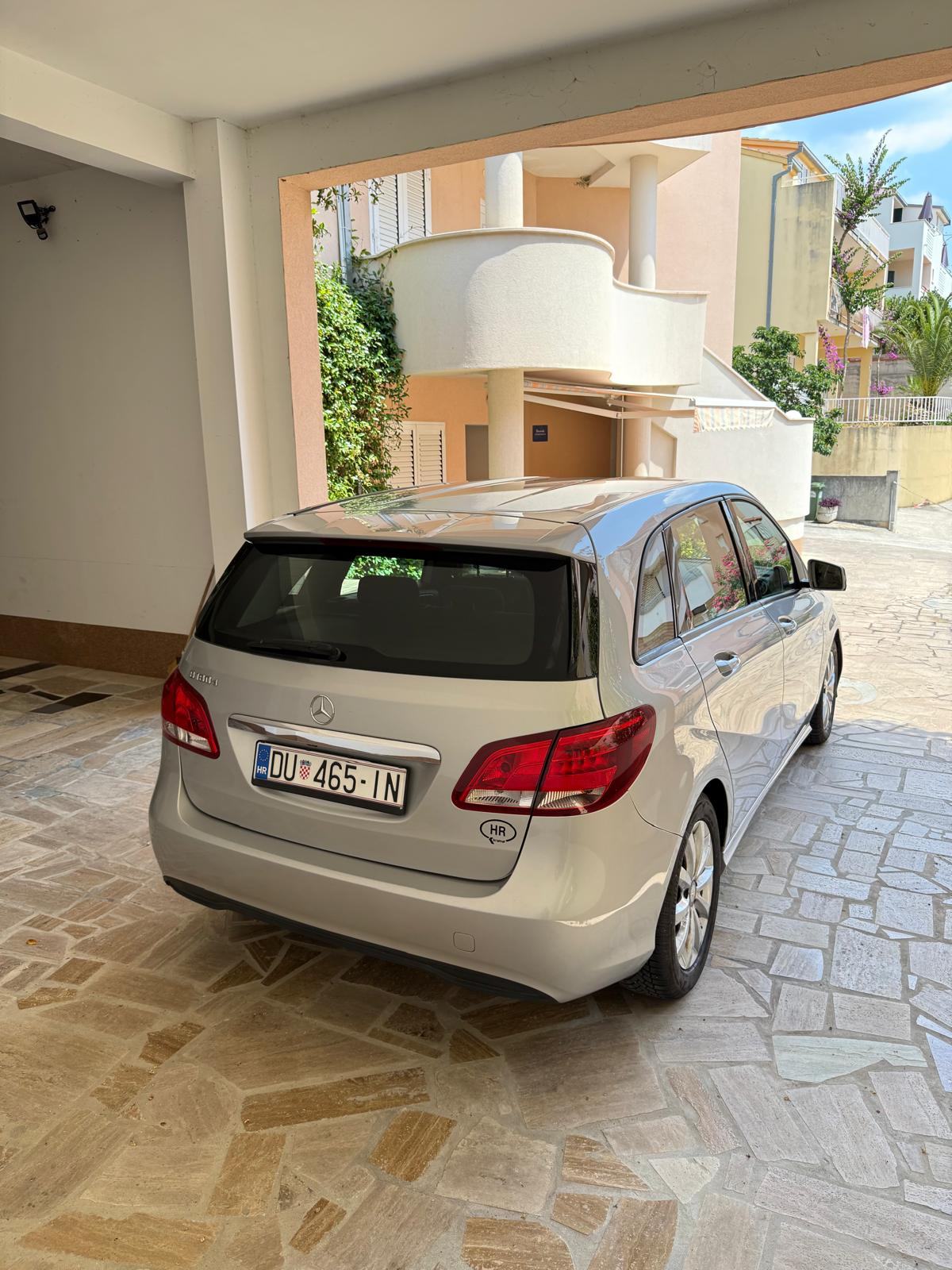 Mercedes-Benz B-klasa 180 d, fotografija 14