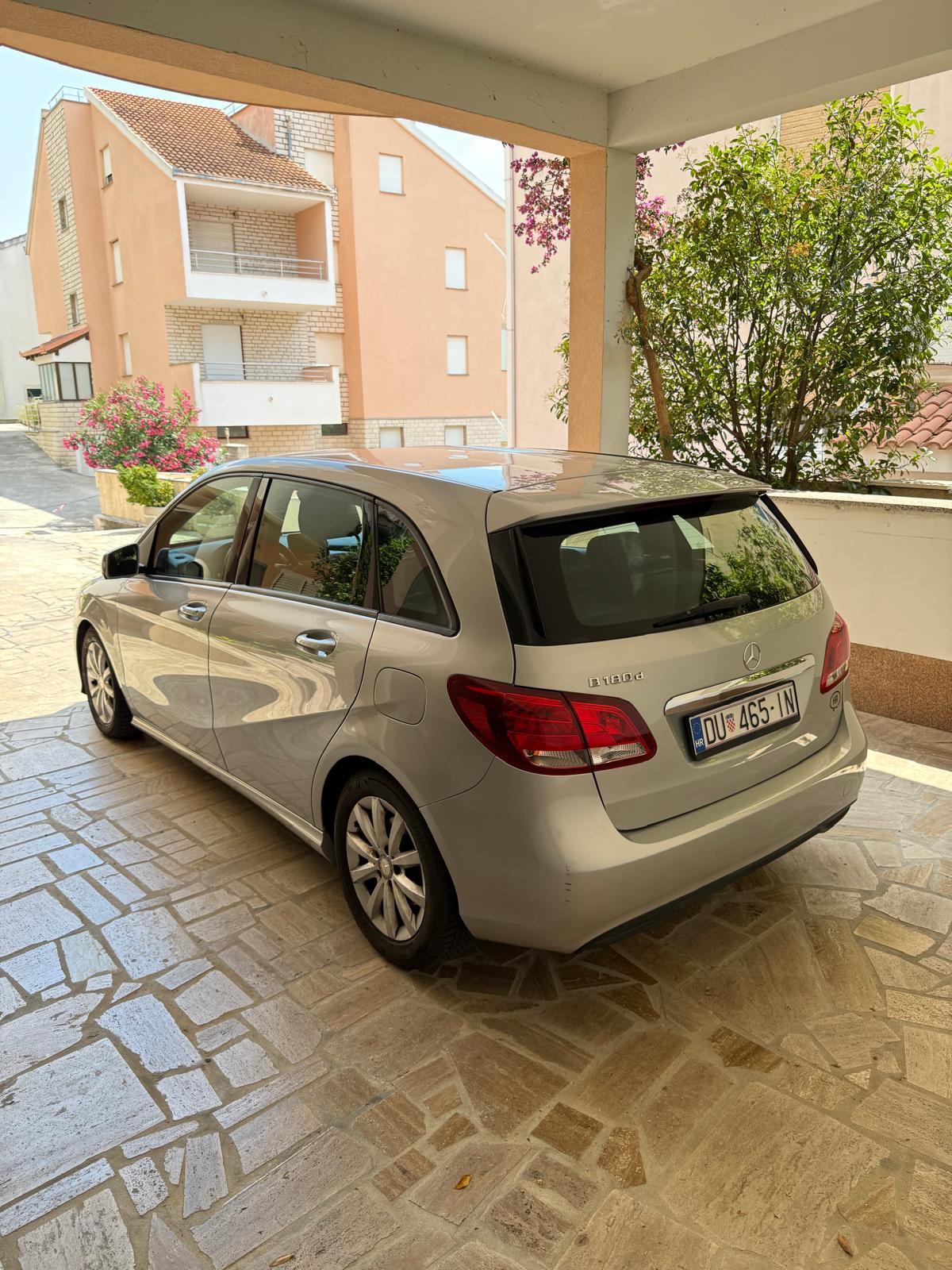 Mercedes-Benz B-klasa 180 d, fotografija 15