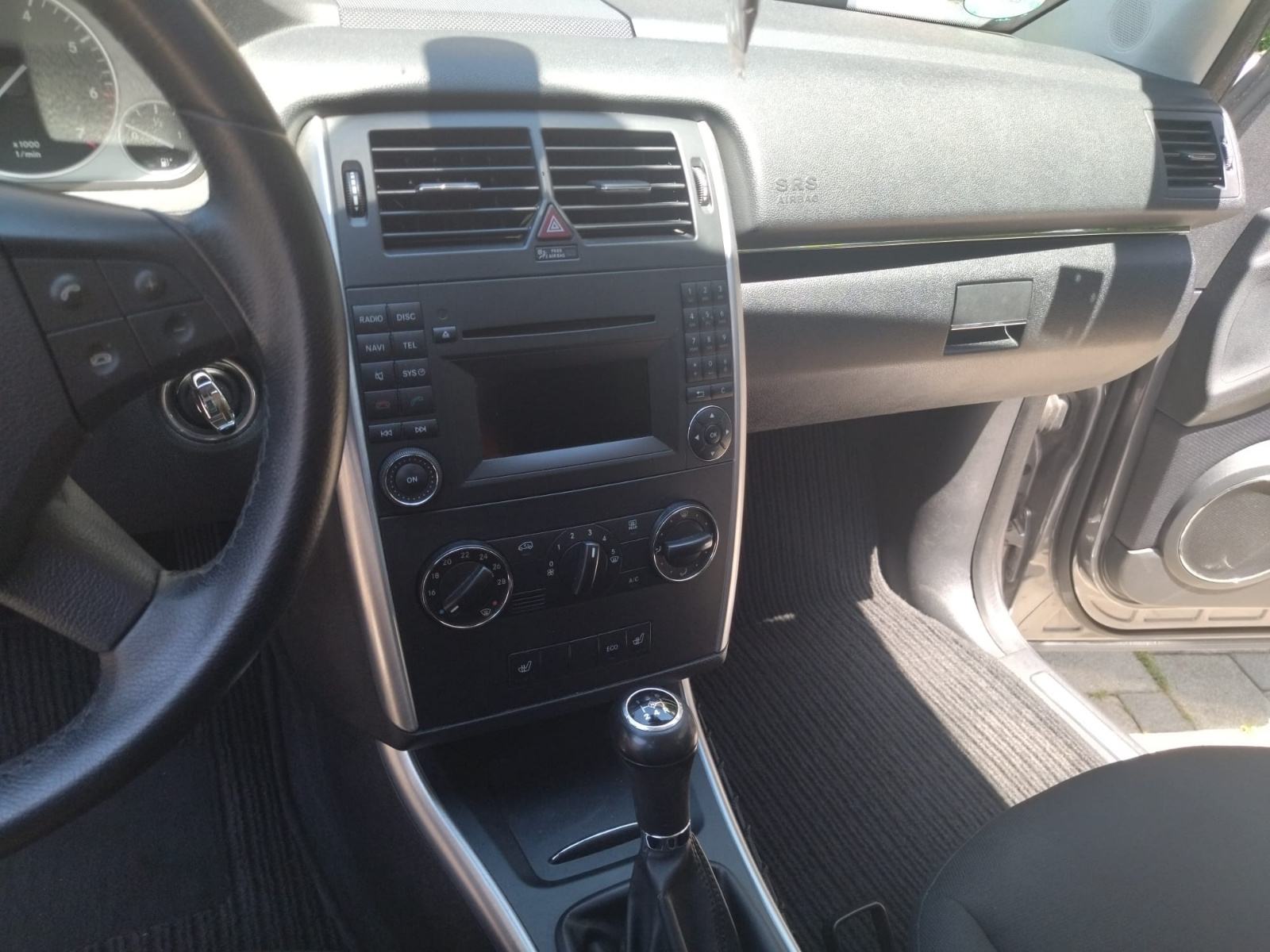 Mercedes-Benz B-klasa 180, fotografija 15