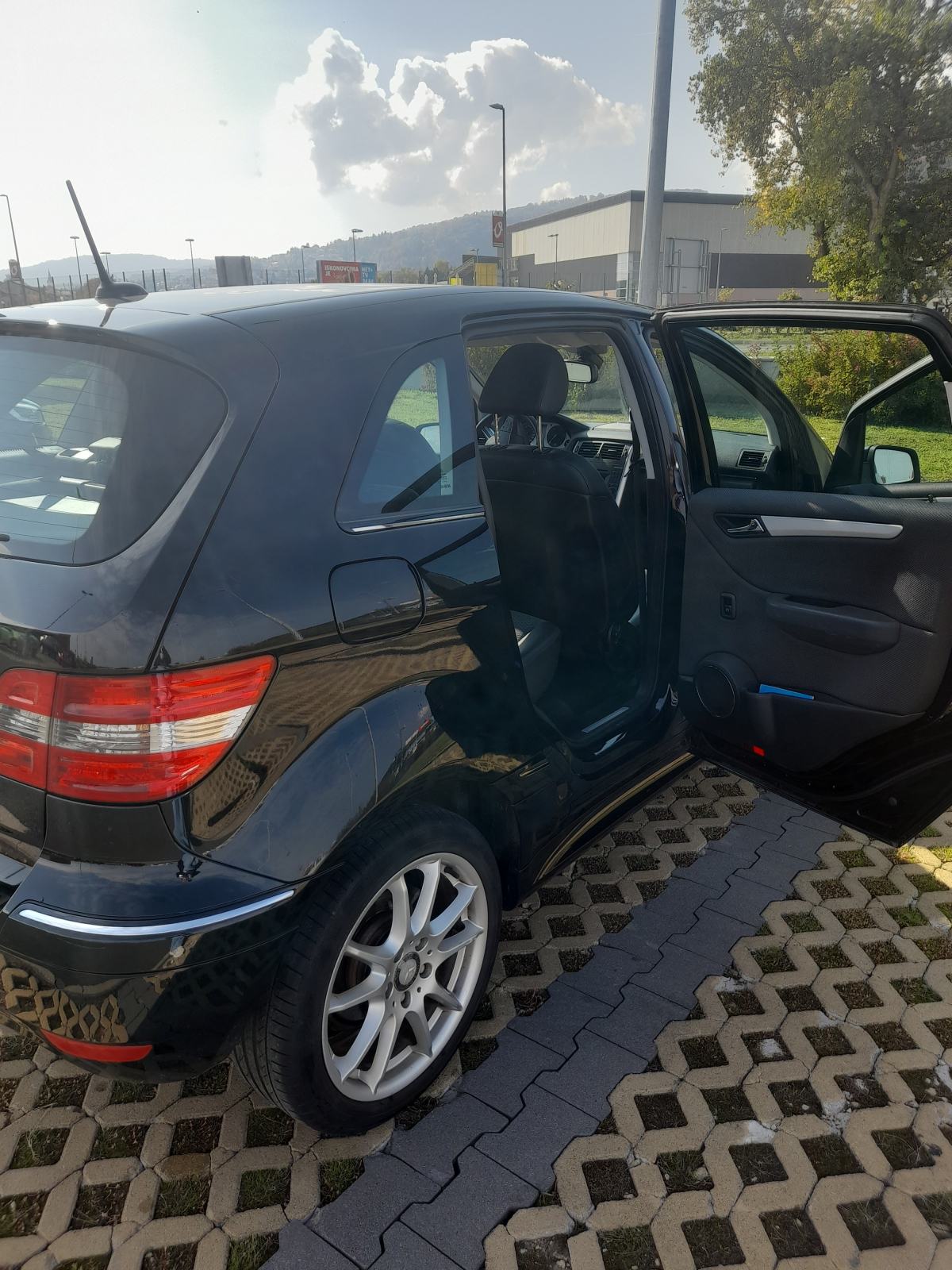 Mercedes-Benz B-klasa 180, fotografija 3