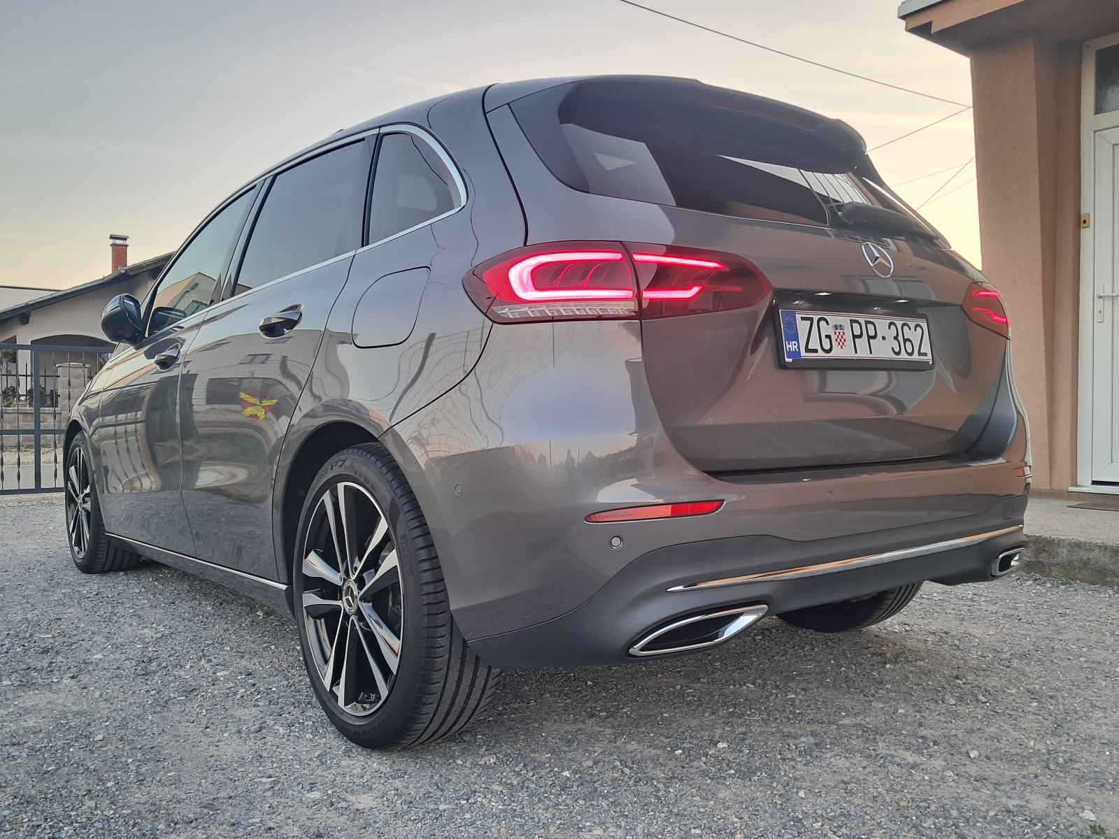 Mercedes-Benz B-klasa 200d*8G-DCT*PANORAMA*KAMERA*FULL LED*WIDESCREEN*, fotografija 4