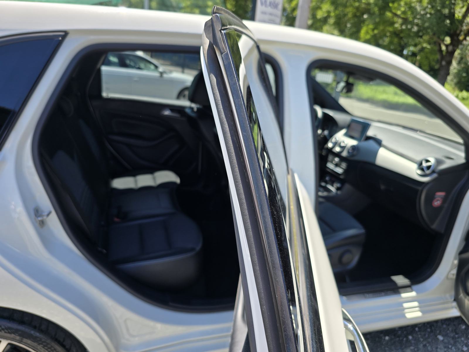 Mercedes-Benz B-klasa 200 BLACK EDIT-AUTOMATIK,PUNO OPREME, ODLIČAN!, fotografija 12
