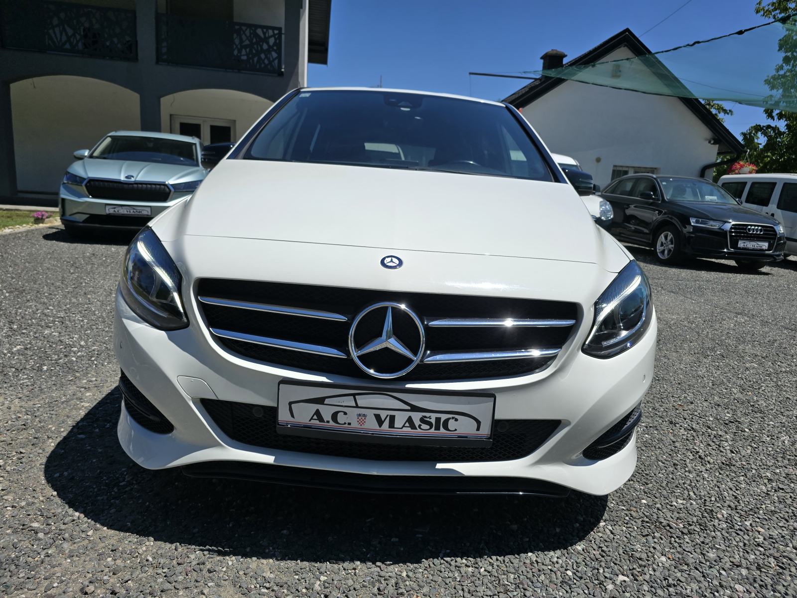 Mercedes-Benz B-klasa 200 BLACK EDIT-AUTOMATIK,PUNO OPREME, ODLIČAN!, pogled izvana - slika 3