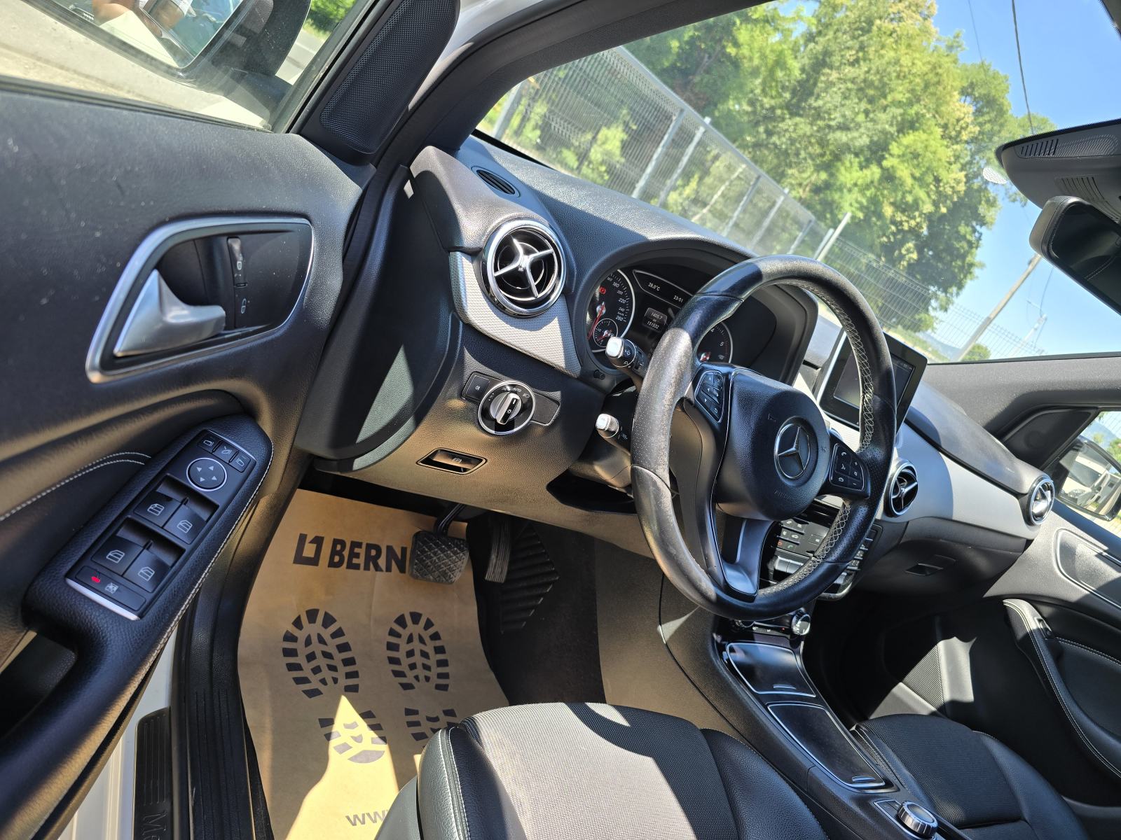 Mercedes-Benz B-klasa 200 BLACK EDIT-AUTOMATIK,PUNO OPREME, ODLIČAN!, fotografija 14